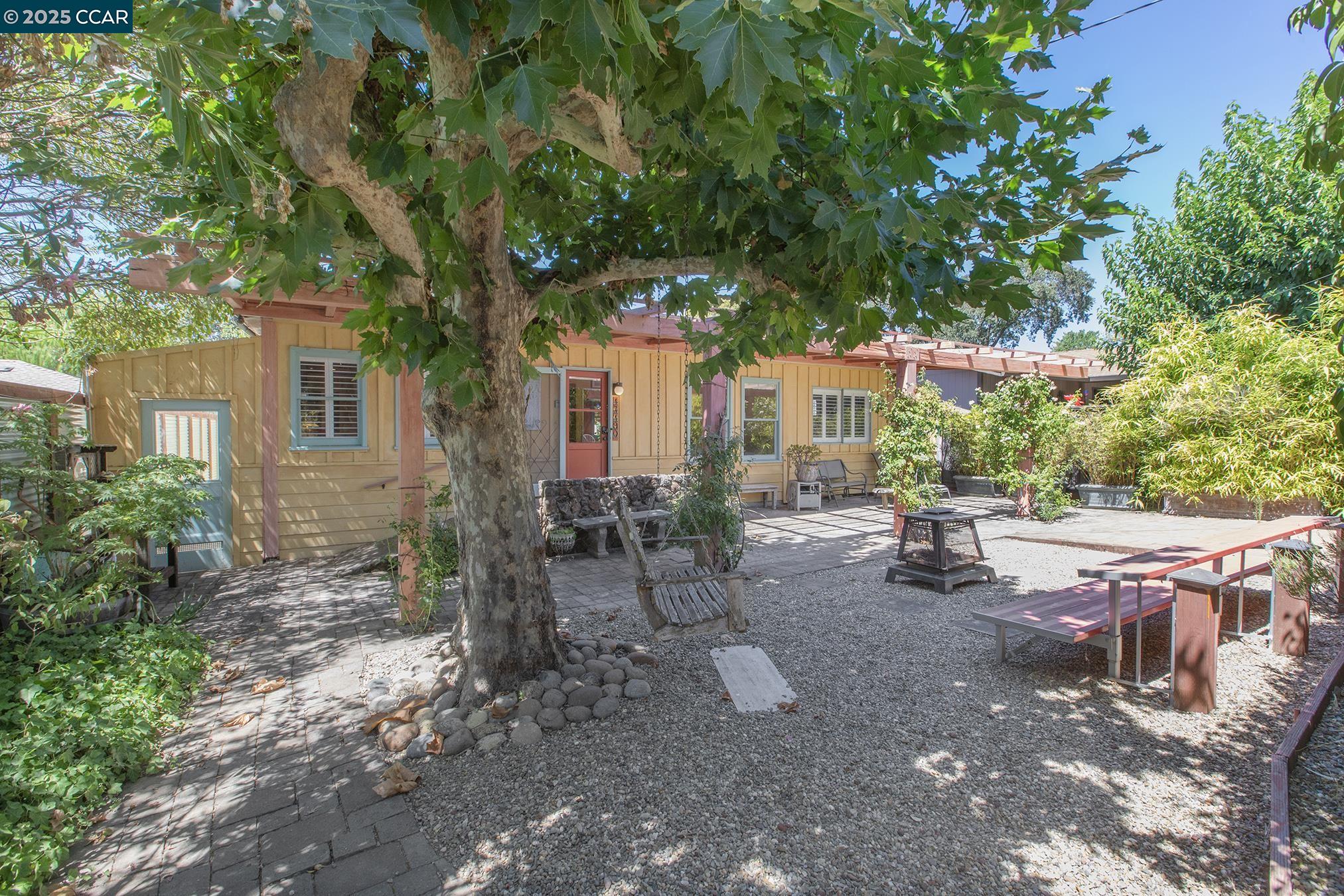 Detail Gallery Image 3 of 55 For 17190 Cedar Ave, Sonoma,  CA 95476 - 3 Beds | 1 Baths