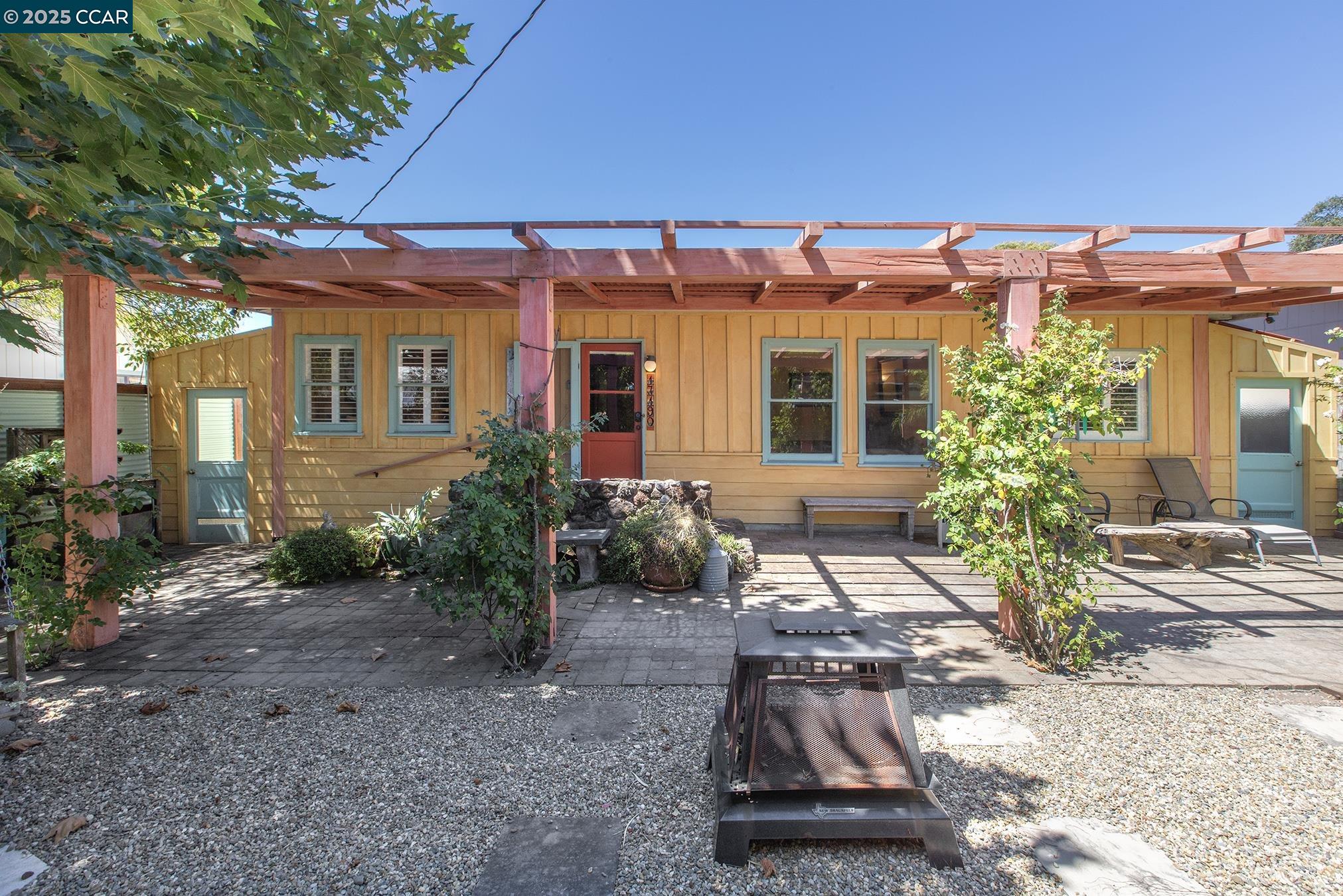 Detail Gallery Image 4 of 55 For 17190 Cedar Ave, Sonoma,  CA 95476 - 3 Beds | 1 Baths