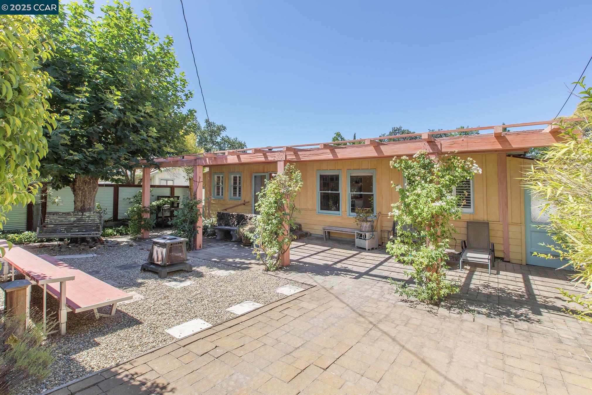 Detail Gallery Image 5 of 55 For 17190 Cedar Ave, Sonoma,  CA 95476 - 3 Beds | 1 Baths
