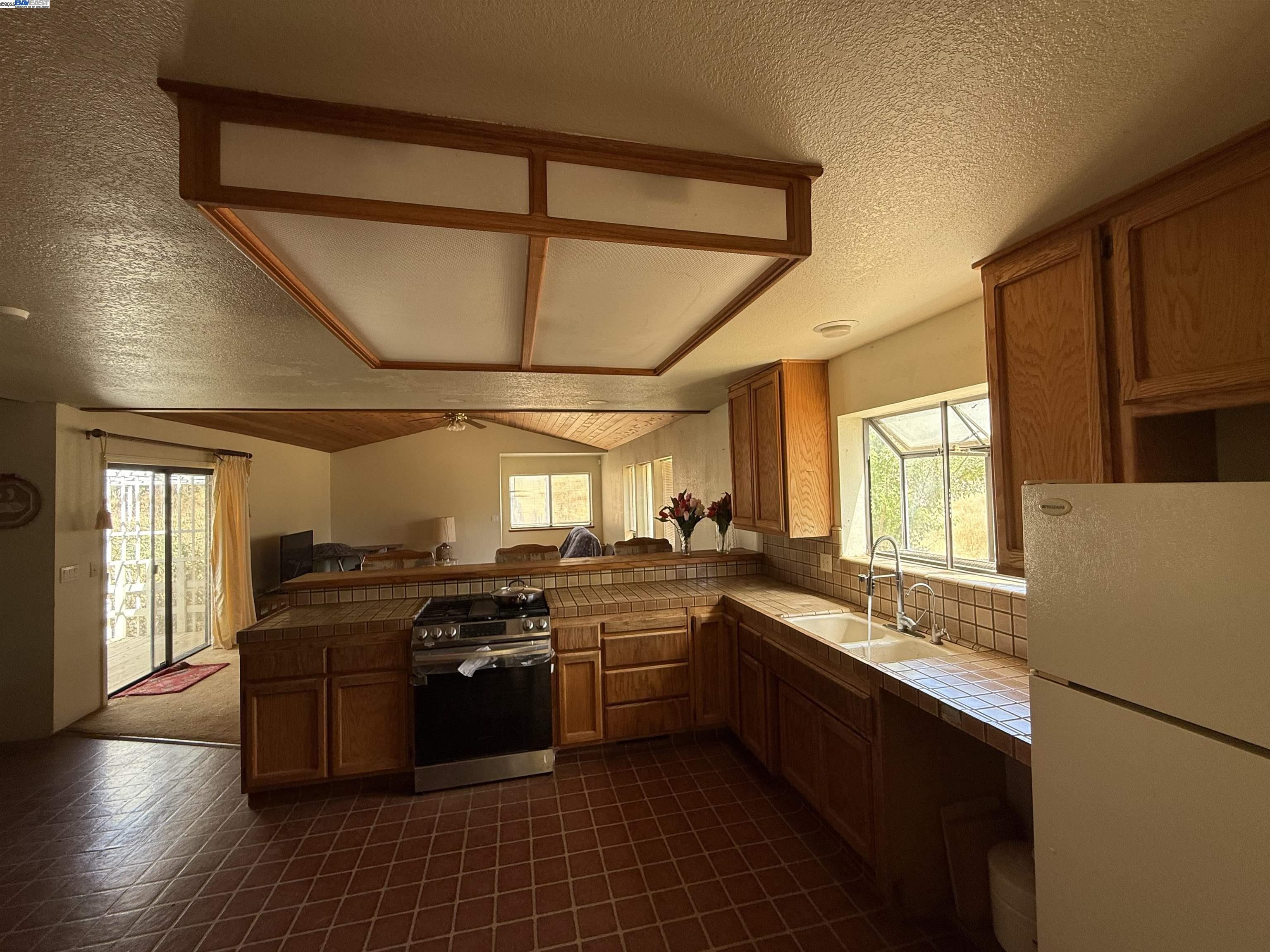 Detail Gallery Image 3 of 23 For 5893 Fruitland Rd, Marysville,  CA 95901 - 3 Beds | 2 Baths