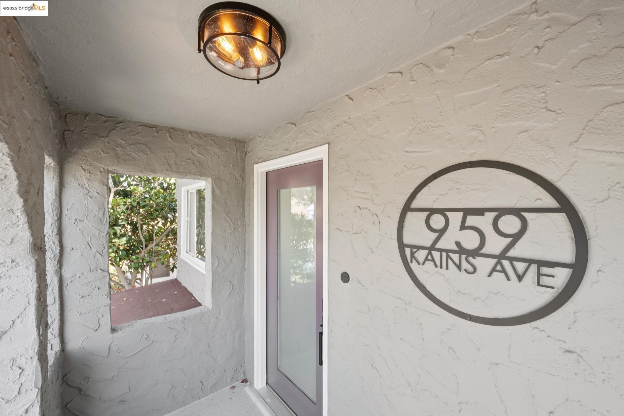 Detail Gallery Image 3 of 54 For 959 Kains Ave, Albany,  CA 94706 - 3 Beds | 3 Baths