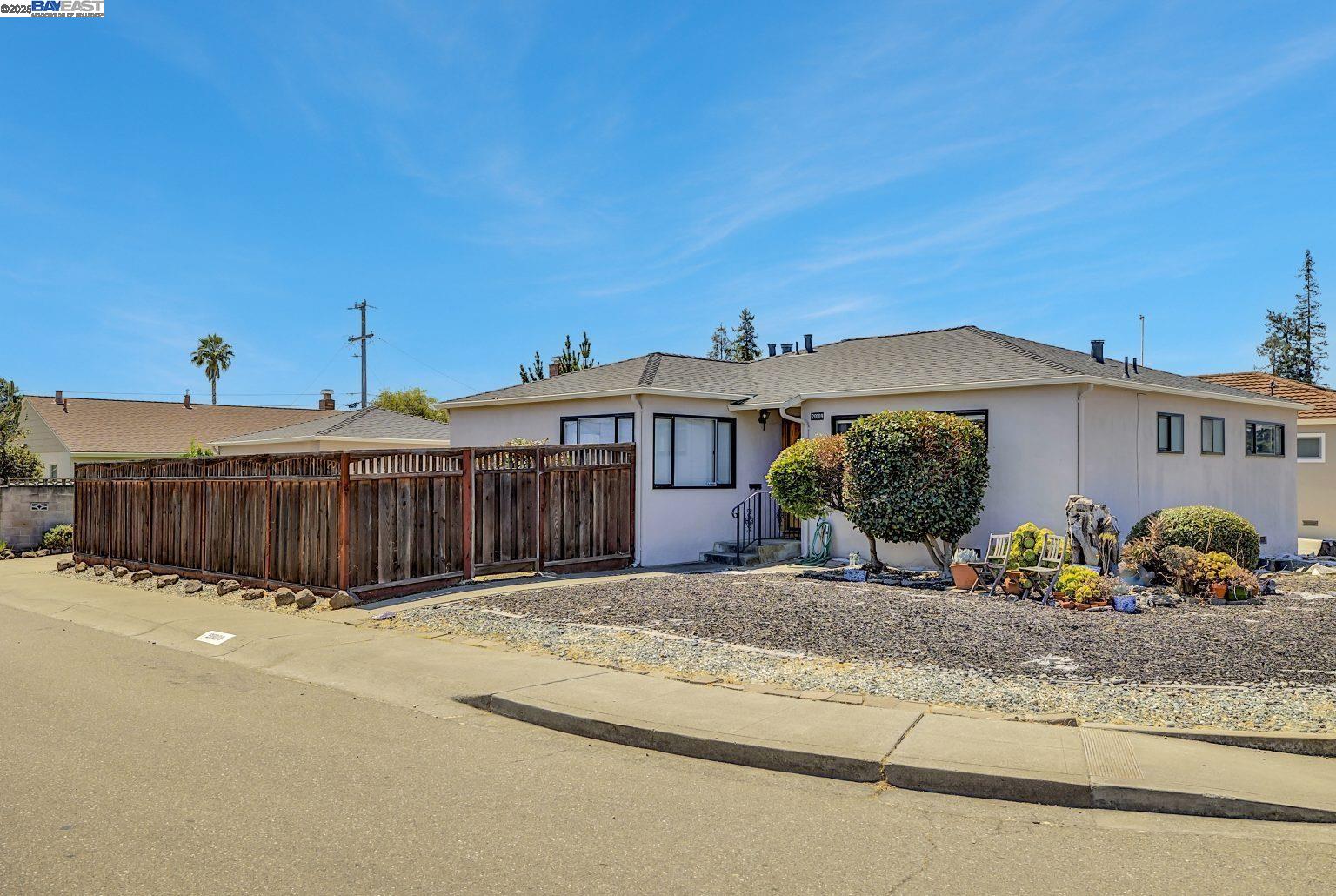 Detail Gallery Image 1 of 35 For 20009 Catalina Dr, Castro Valley,  CA 94546 - 3 Beds | 2 Baths