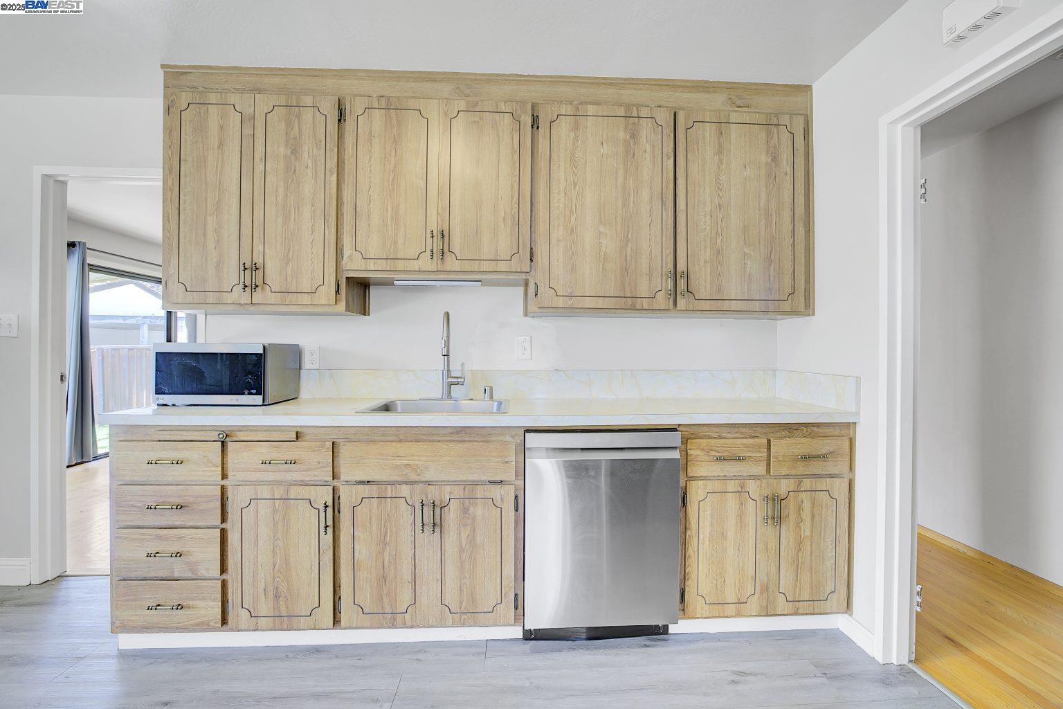 Detail Gallery Image 15 of 35 For 20009 Catalina Dr, Castro Valley,  CA 94546 - 3 Beds | 2 Baths