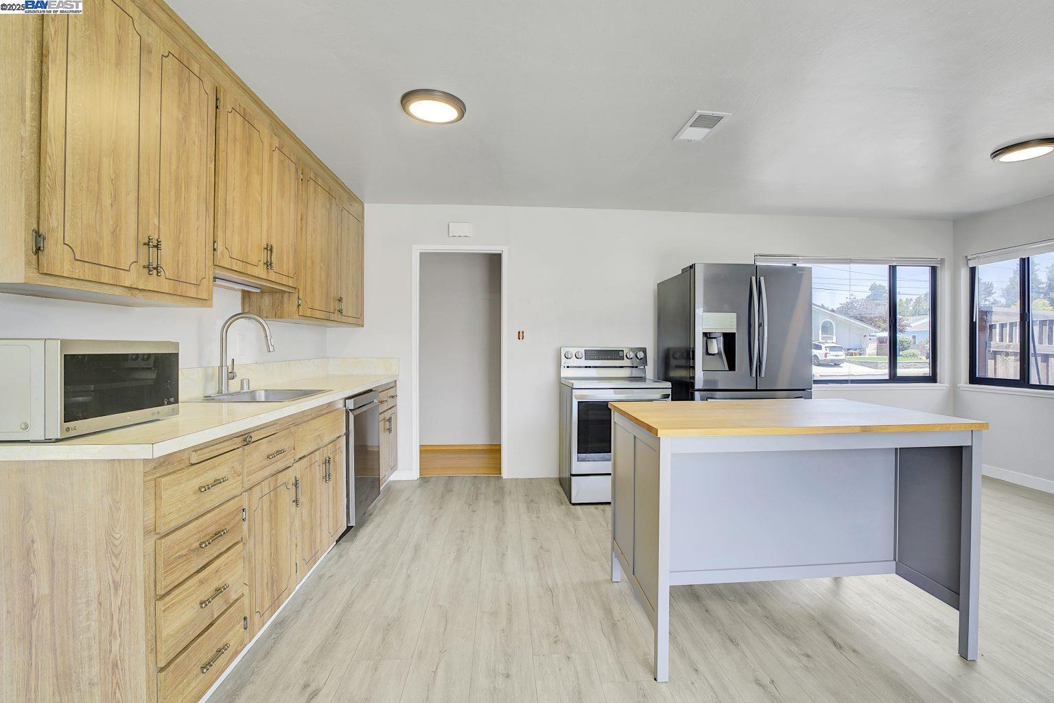 Detail Gallery Image 16 of 35 For 20009 Catalina Dr, Castro Valley,  CA 94546 - 3 Beds | 2 Baths