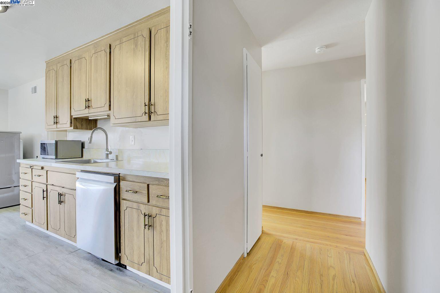 Detail Gallery Image 5 of 35 For 20009 Catalina Dr, Castro Valley,  CA 94546 - 3 Beds | 2 Baths