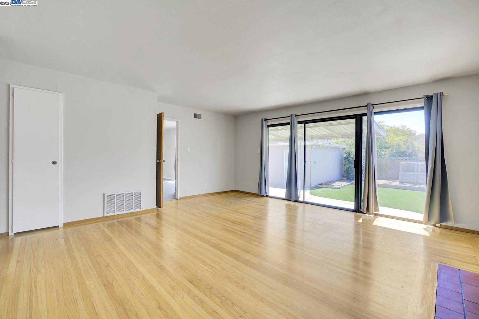 Detail Gallery Image 9 of 35 For 20009 Catalina Dr, Castro Valley,  CA 94546 - 3 Beds | 2 Baths