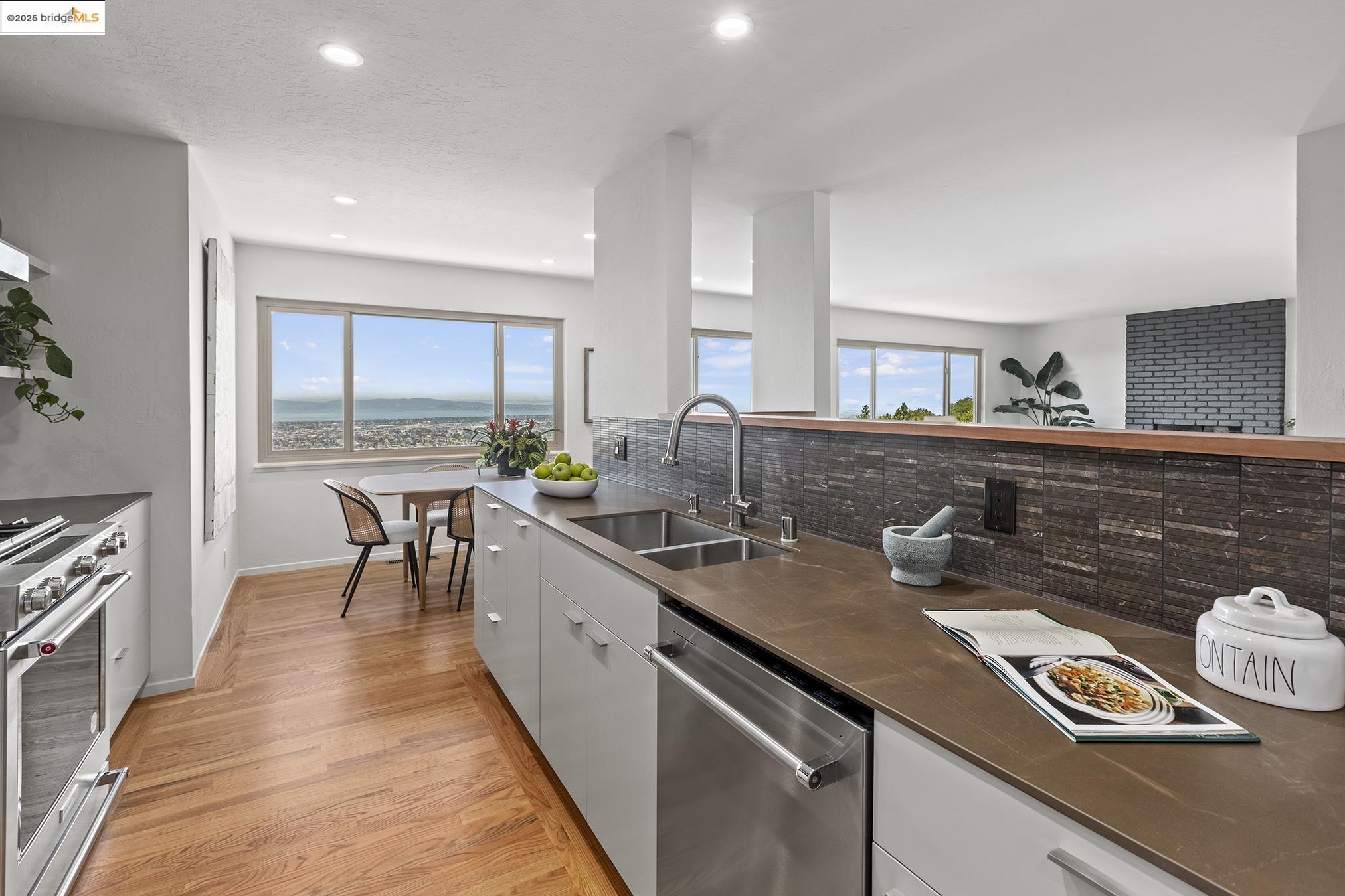 Detail Gallery Image 13 of 60 For 381 Crestmont Dr, Oakland,  CA 94619 - 4 Beds | 2/1 Baths