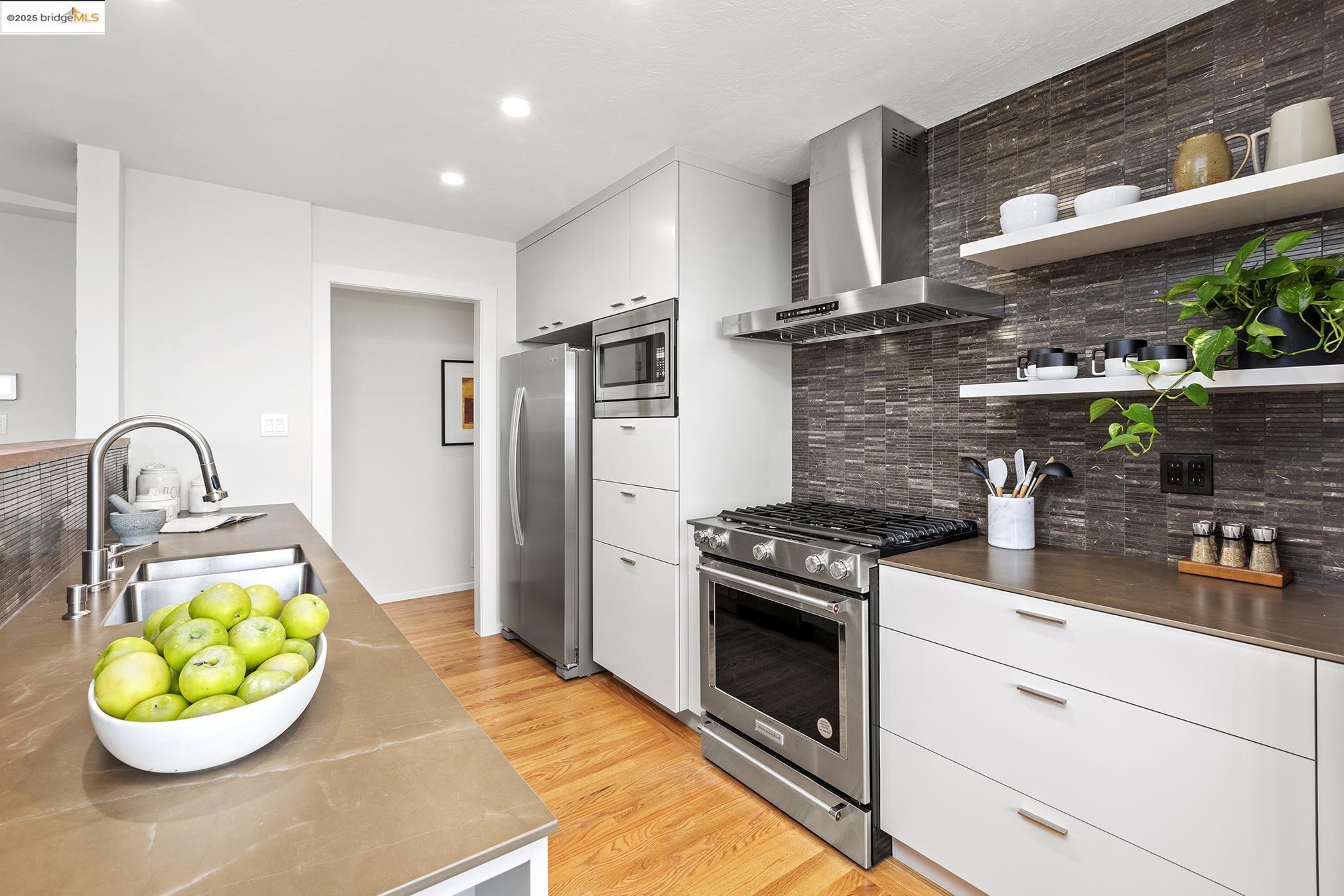 Detail Gallery Image 16 of 60 For 381 Crestmont Dr, Oakland,  CA 94619 - 4 Beds | 2/1 Baths