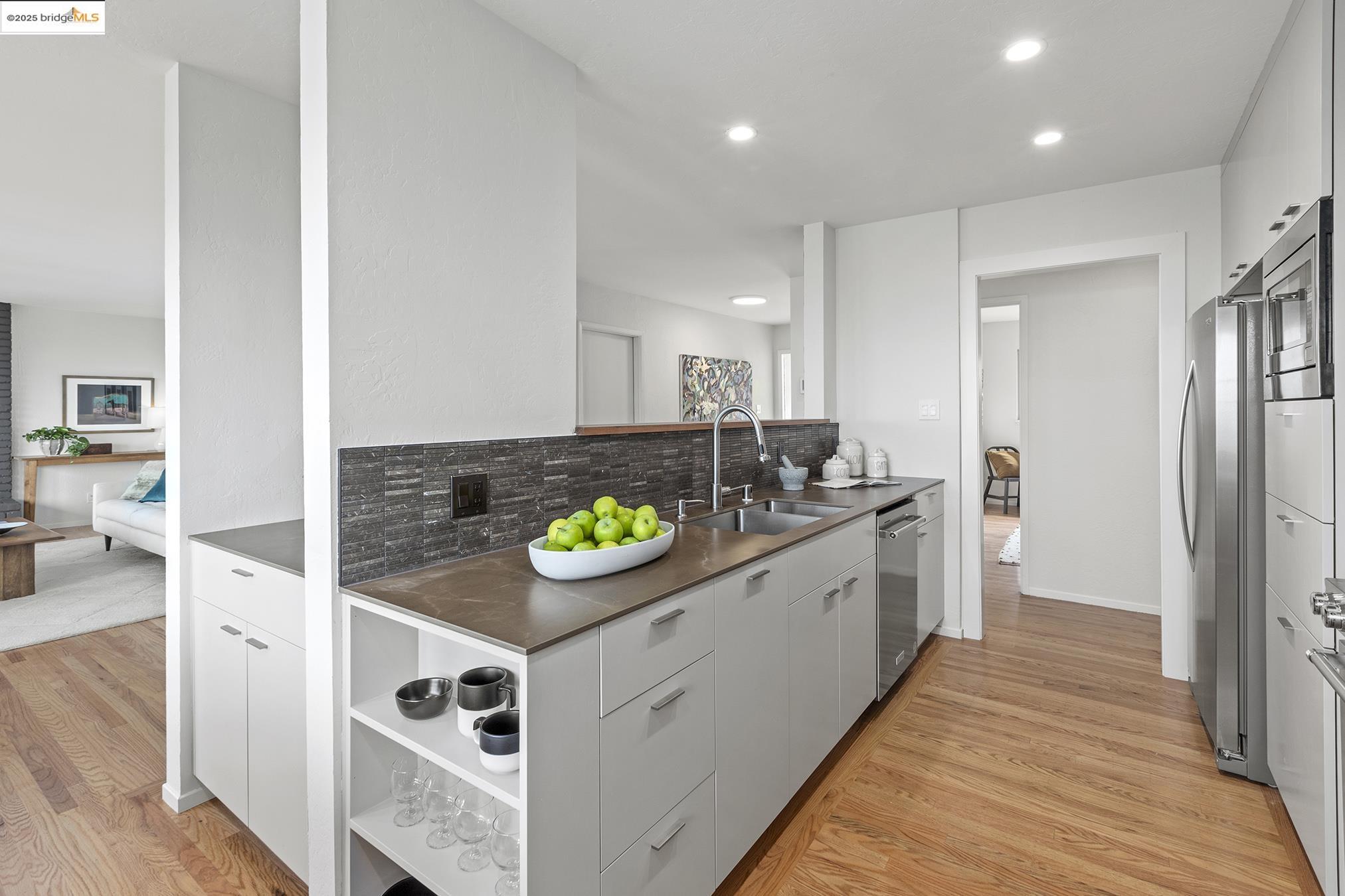 Detail Gallery Image 18 of 60 For 381 Crestmont Dr, Oakland,  CA 94619 - 4 Beds | 2/1 Baths