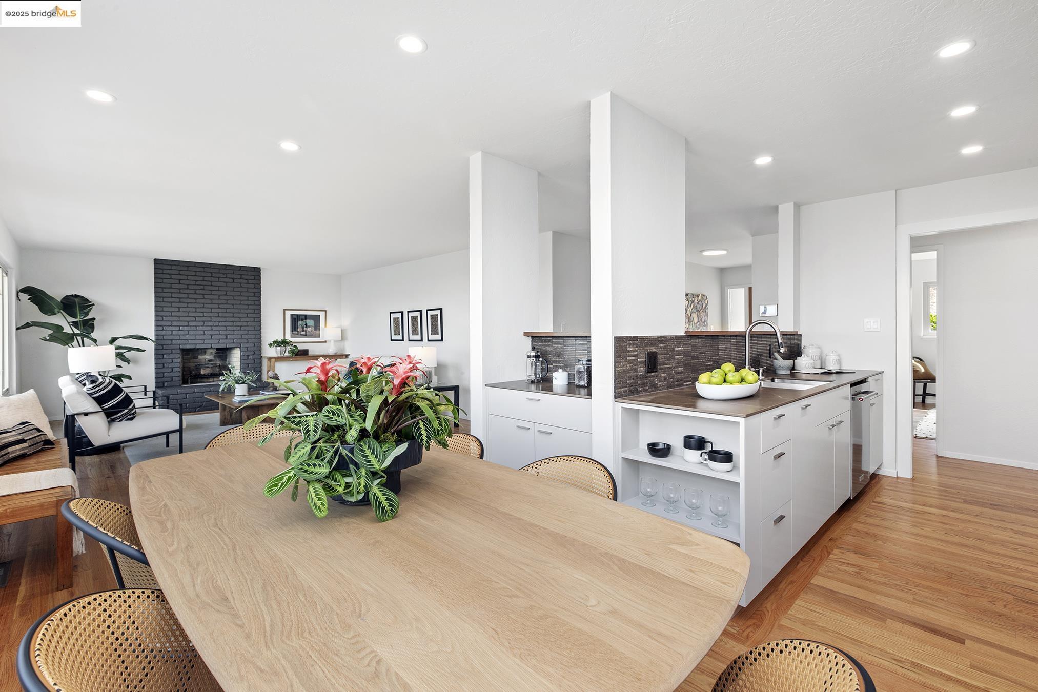 Detail Gallery Image 19 of 60 For 381 Crestmont Dr, Oakland,  CA 94619 - 4 Beds | 2/1 Baths