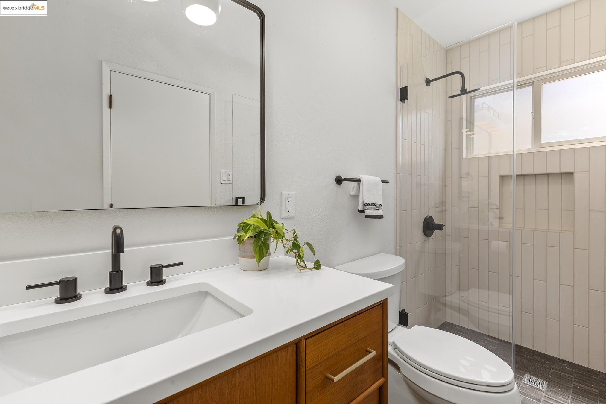 Detail Gallery Image 31 of 60 For 381 Crestmont Dr, Oakland,  CA 94619 - 4 Beds | 2/1 Baths