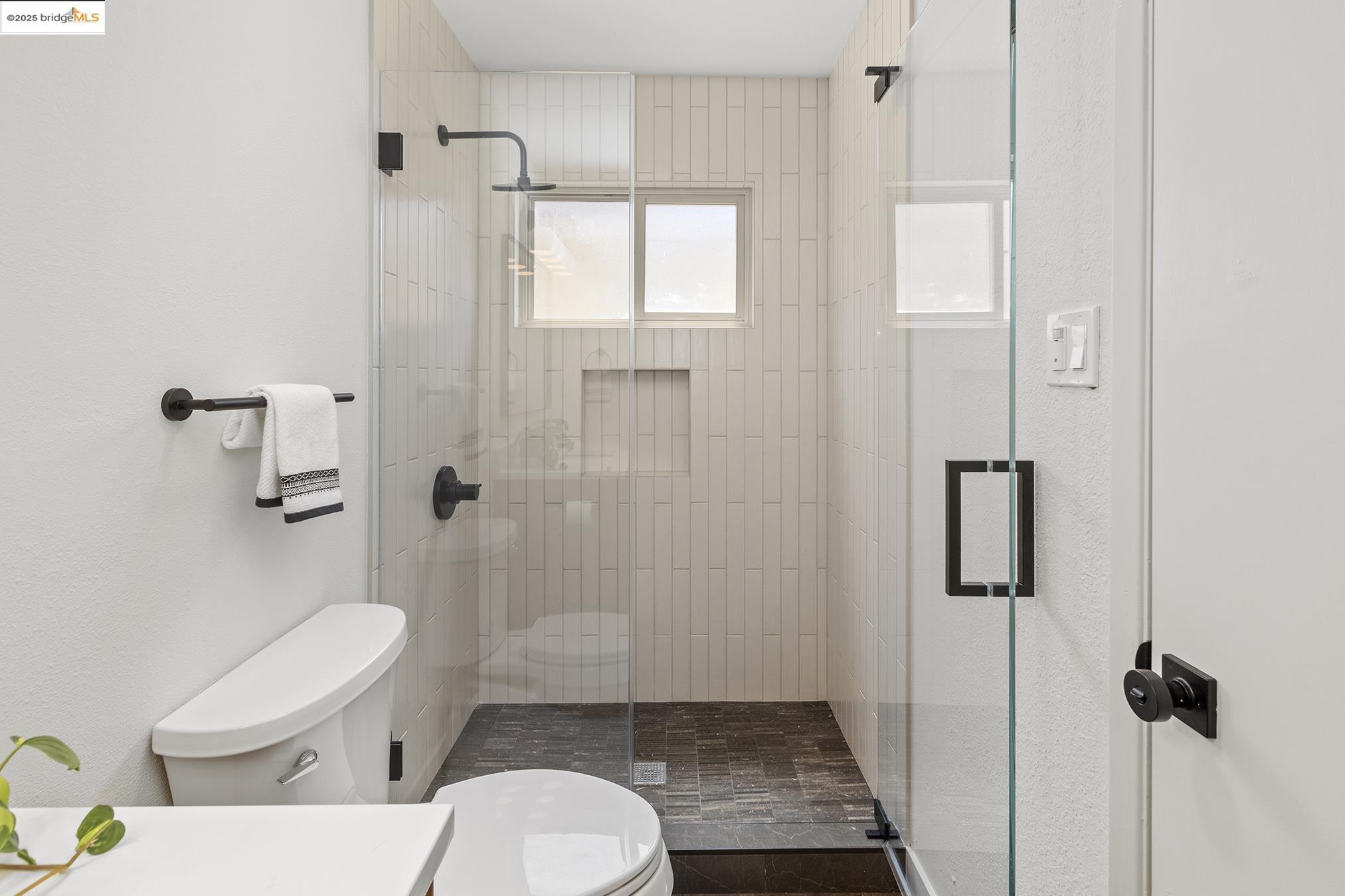 Detail Gallery Image 32 of 60 For 381 Crestmont Dr, Oakland,  CA 94619 - 4 Beds | 2/1 Baths