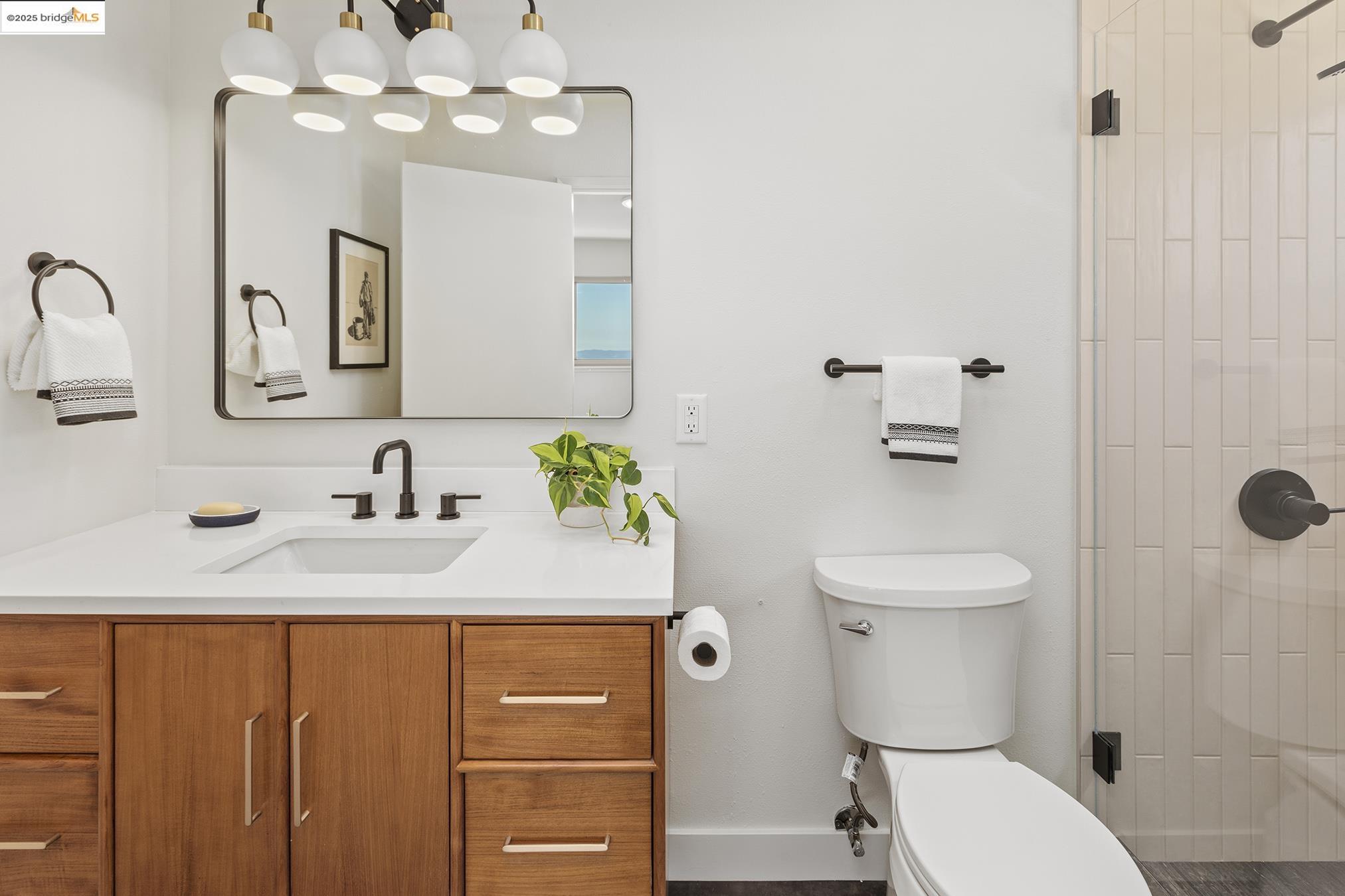 Detail Gallery Image 33 of 60 For 381 Crestmont Dr, Oakland,  CA 94619 - 4 Beds | 2/1 Baths