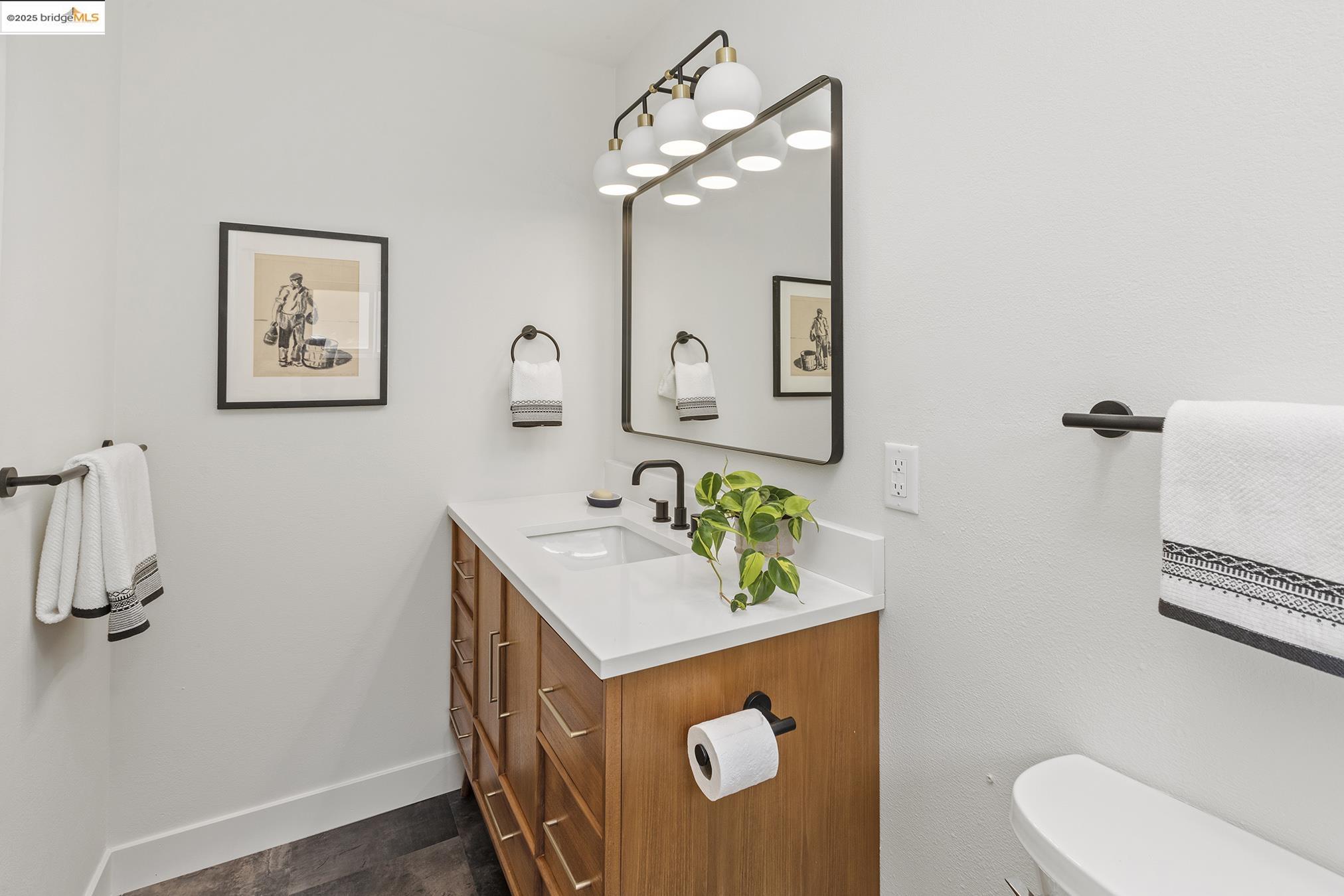 Detail Gallery Image 34 of 60 For 381 Crestmont Dr, Oakland,  CA 94619 - 4 Beds | 2/1 Baths
