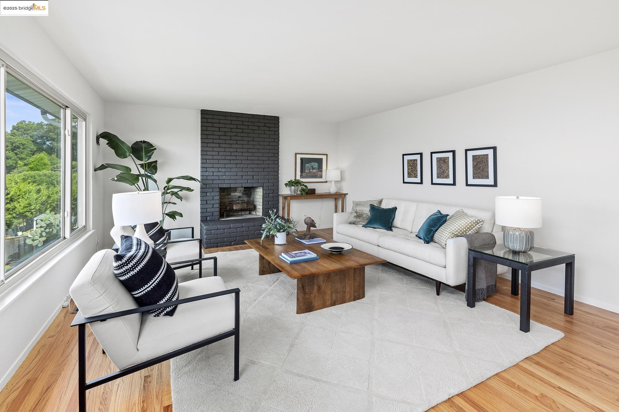 Detail Gallery Image 9 of 60 For 381 Crestmont Dr, Oakland,  CA 94619 - 4 Beds | 2/1 Baths