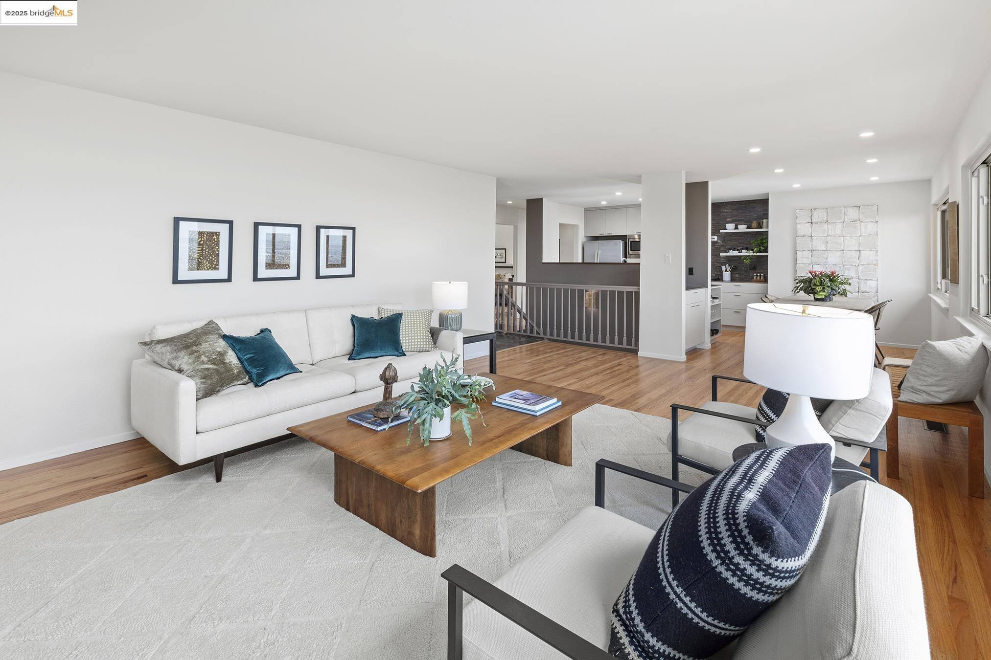 Detail Gallery Image 10 of 60 For 381 Crestmont Dr, Oakland,  CA 94619 - 4 Beds | 2/1 Baths