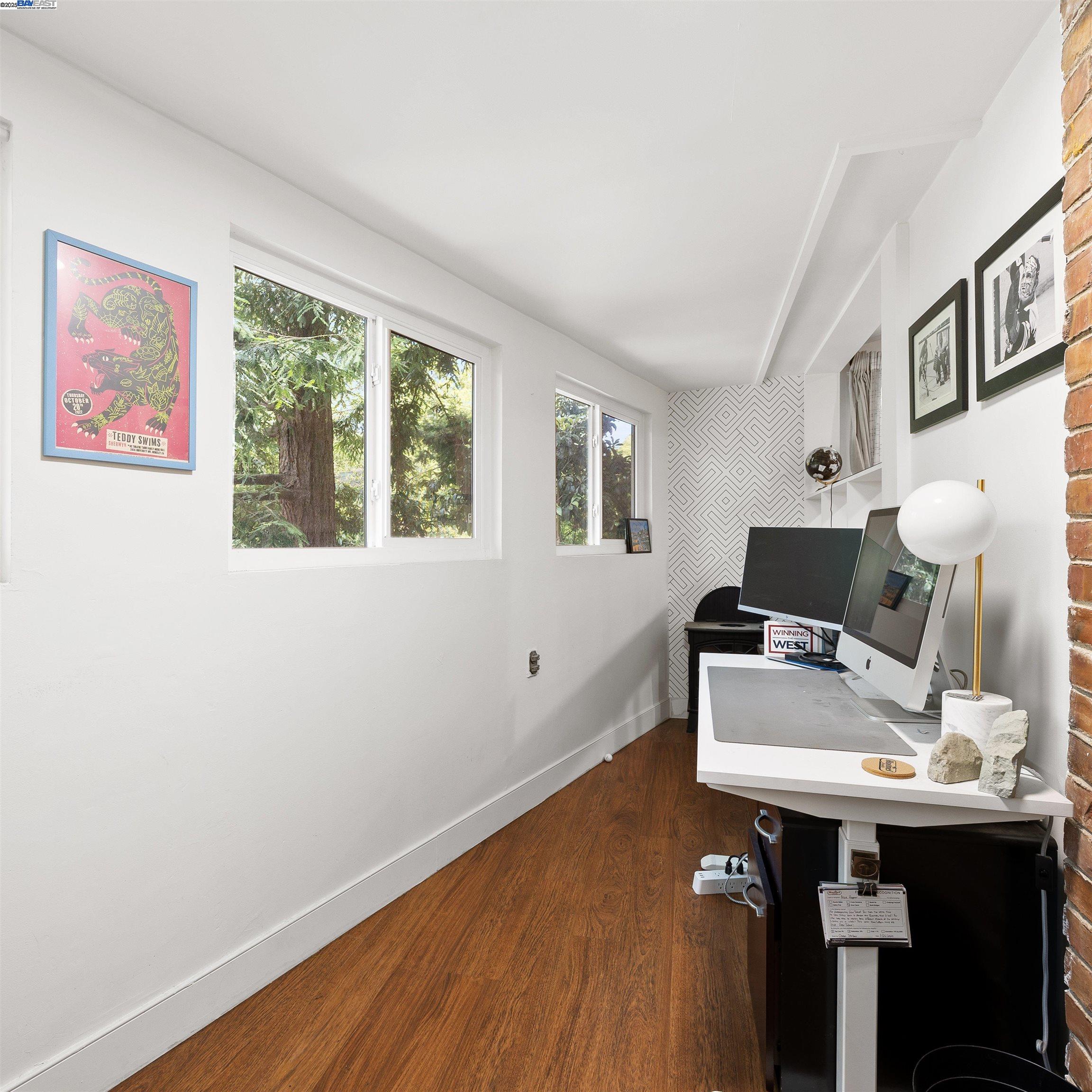 Detail Gallery Image 21 of 38 For 2647 Monterey Blvd, Oakland,  CA 94602 - 3 Beds | 3 Baths