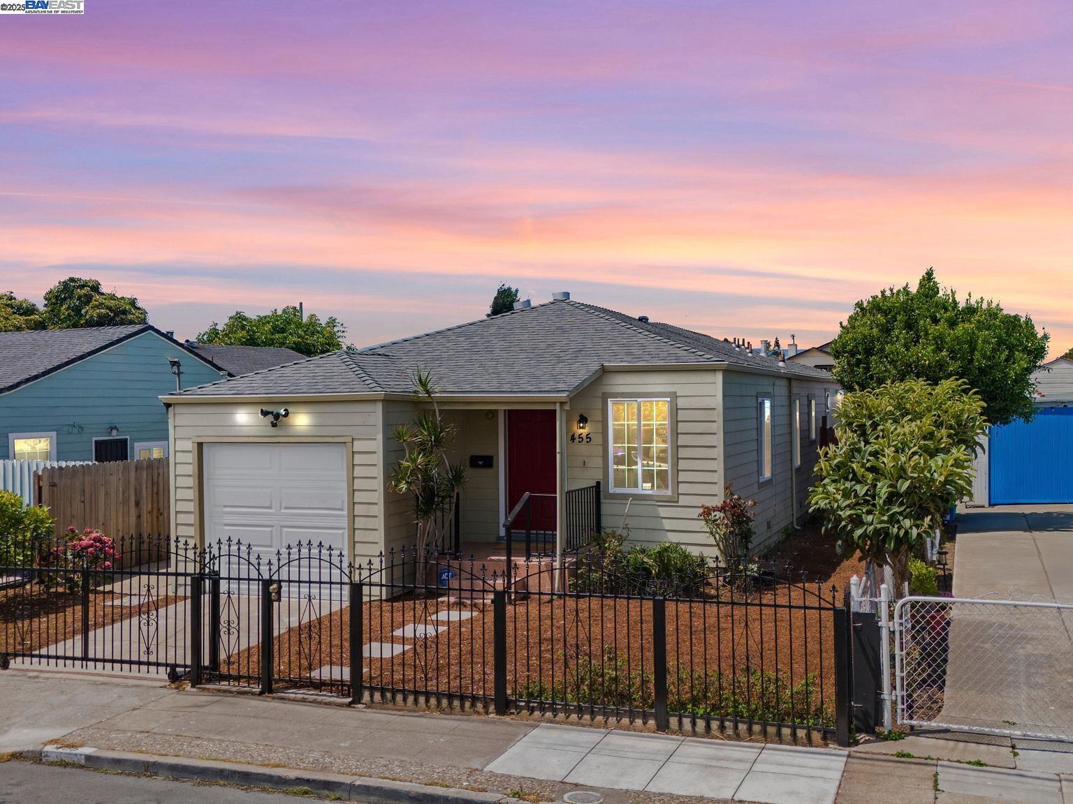 Detail Gallery Image 1 of 60 For 455 32nd St, Richmond,  CA 94804 - 3 Beds | 2 Baths