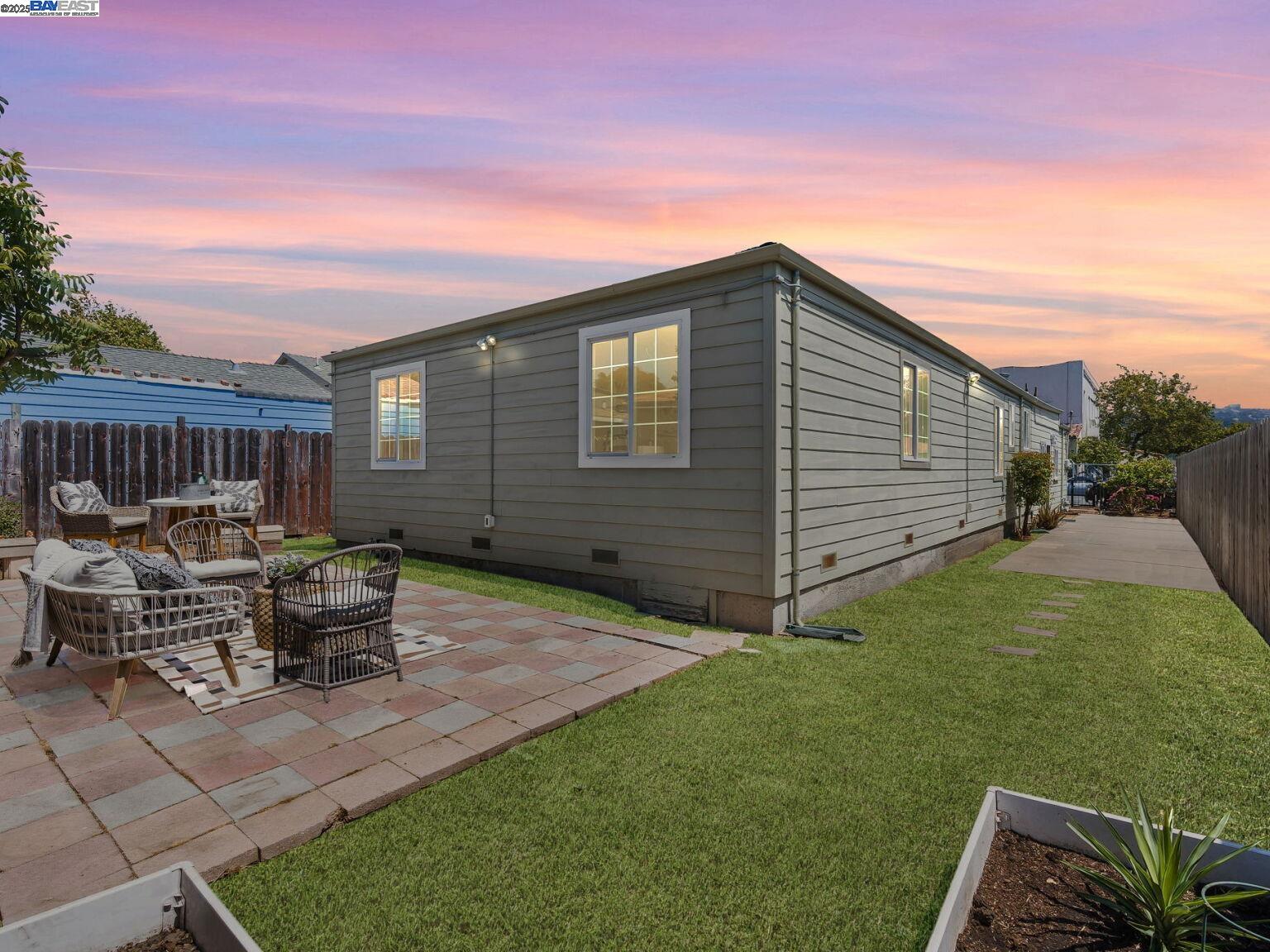 Detail Gallery Image 2 of 60 For 455 32nd St, Richmond,  CA 94804 - 3 Beds | 2 Baths