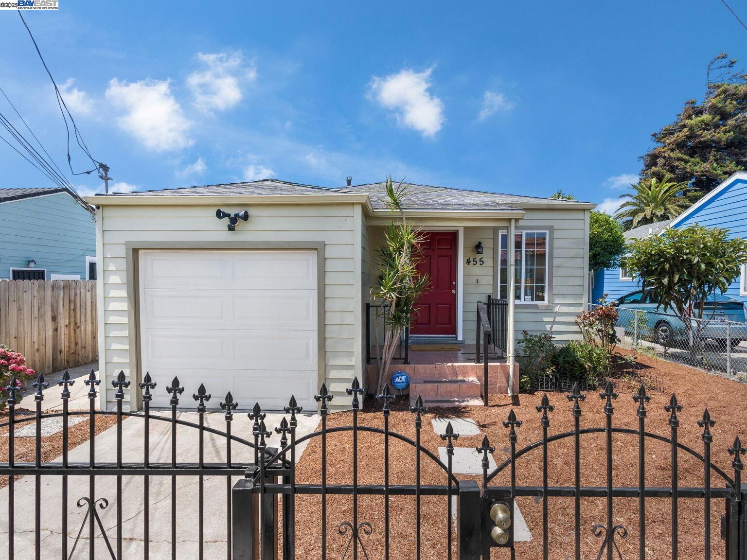 Detail Gallery Image 14 of 60 For 455 32nd St, Richmond,  CA 94804 - 3 Beds | 2 Baths
