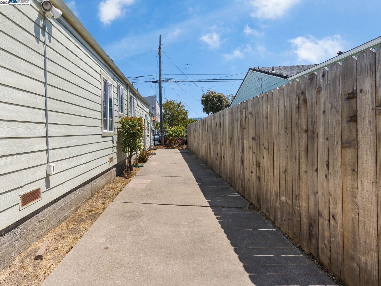 Detail Gallery Image 45 of 60 For 455 32nd St, Richmond,  CA 94804 - 3 Beds | 2 Baths