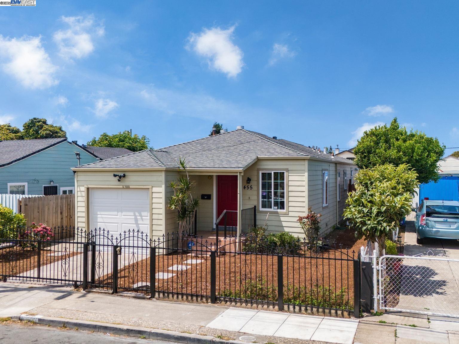 Detail Gallery Image 9 of 60 For 455 32nd St, Richmond,  CA 94804 - 3 Beds | 2 Baths