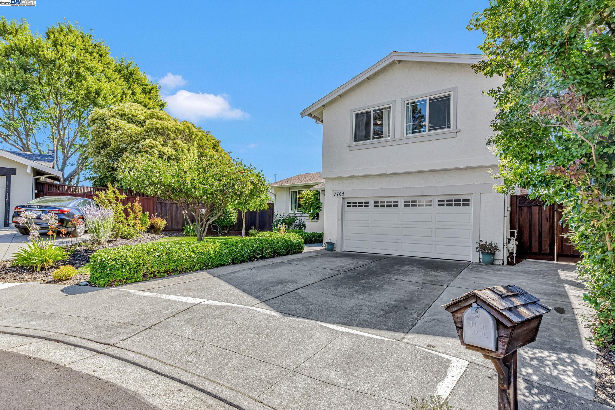 Detail Gallery Image 2 of 27 For 7765 Dublin Green Ct, Dublin,  CA 94568 - 4 Beds | 2/1 Baths