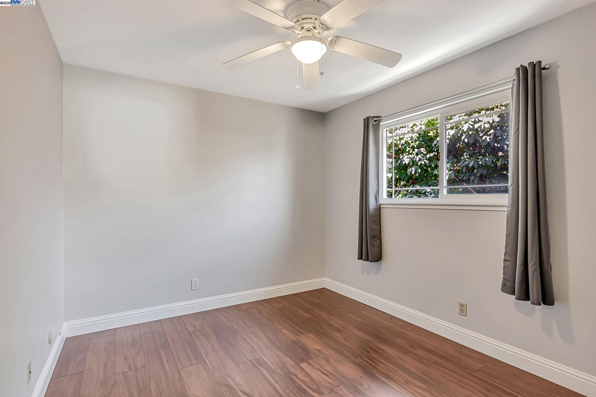 Detail Gallery Image 14 of 27 For 7765 Dublin Green Ct, Dublin,  CA 94568 - 4 Beds | 2/1 Baths