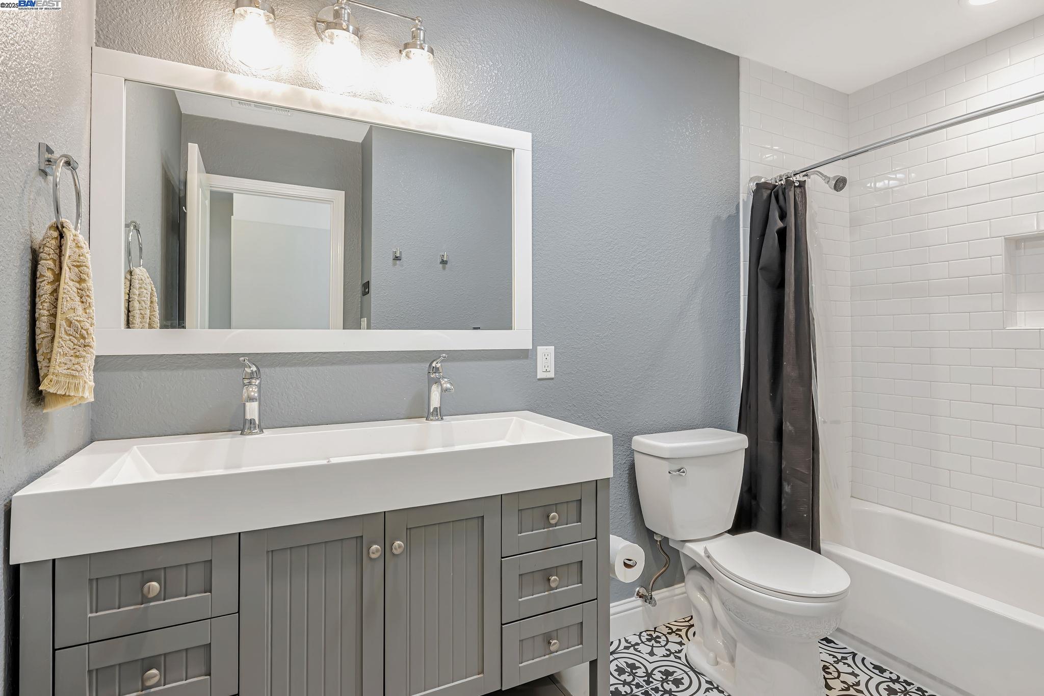 Detail Gallery Image 20 of 27 For 7765 Dublin Green Ct, Dublin,  CA 94568 - 4 Beds | 2/1 Baths