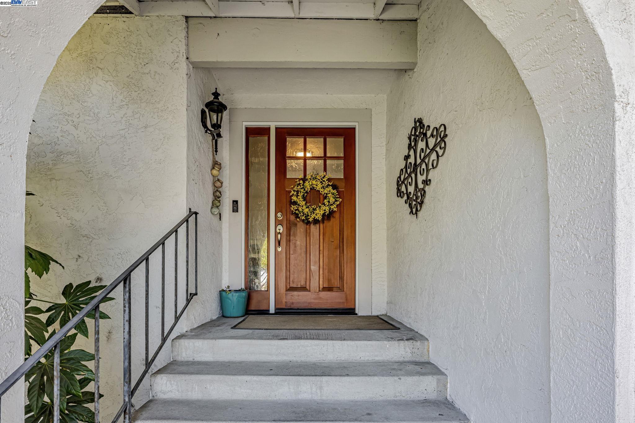 Detail Gallery Image 3 of 27 For 7765 Dublin Green Ct, Dublin,  CA 94568 - 4 Beds | 2/1 Baths
