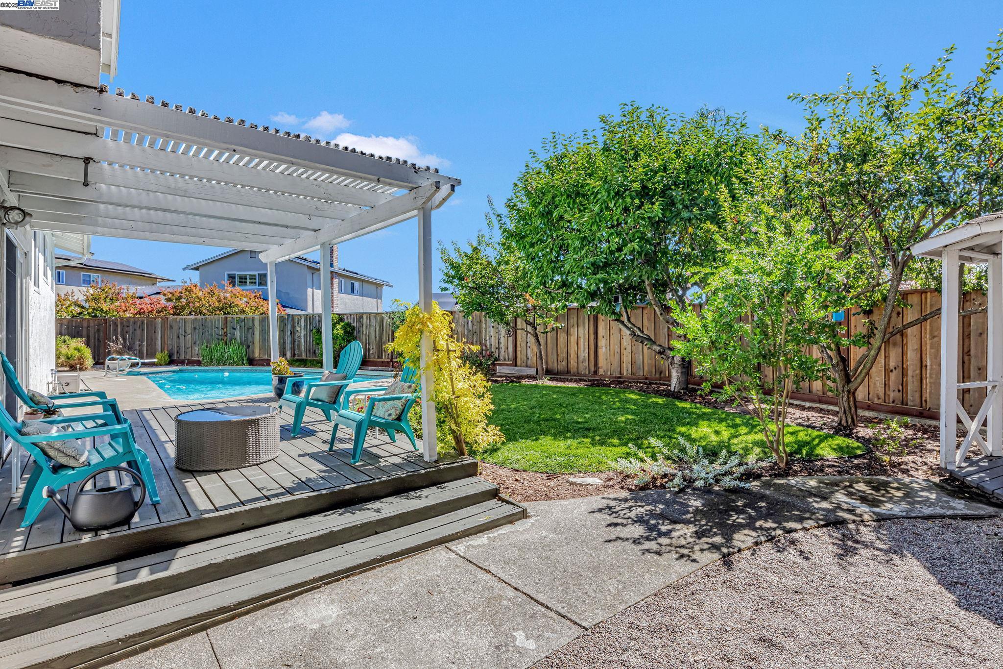 Detail Gallery Image 23 of 27 For 7765 Dublin Green Ct, Dublin,  CA 94568 - 4 Beds | 2/1 Baths