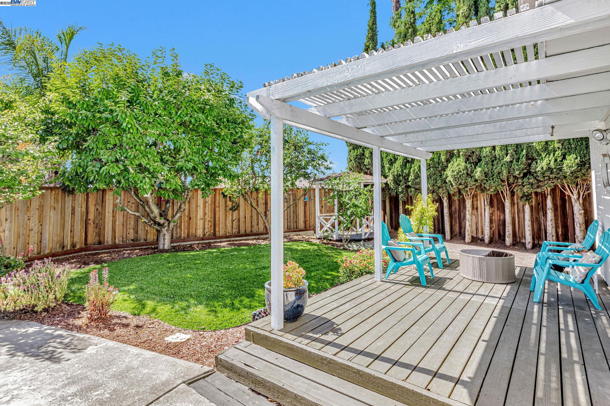 Detail Gallery Image 25 of 27 For 7765 Dublin Green Ct, Dublin,  CA 94568 - 4 Beds | 2/1 Baths