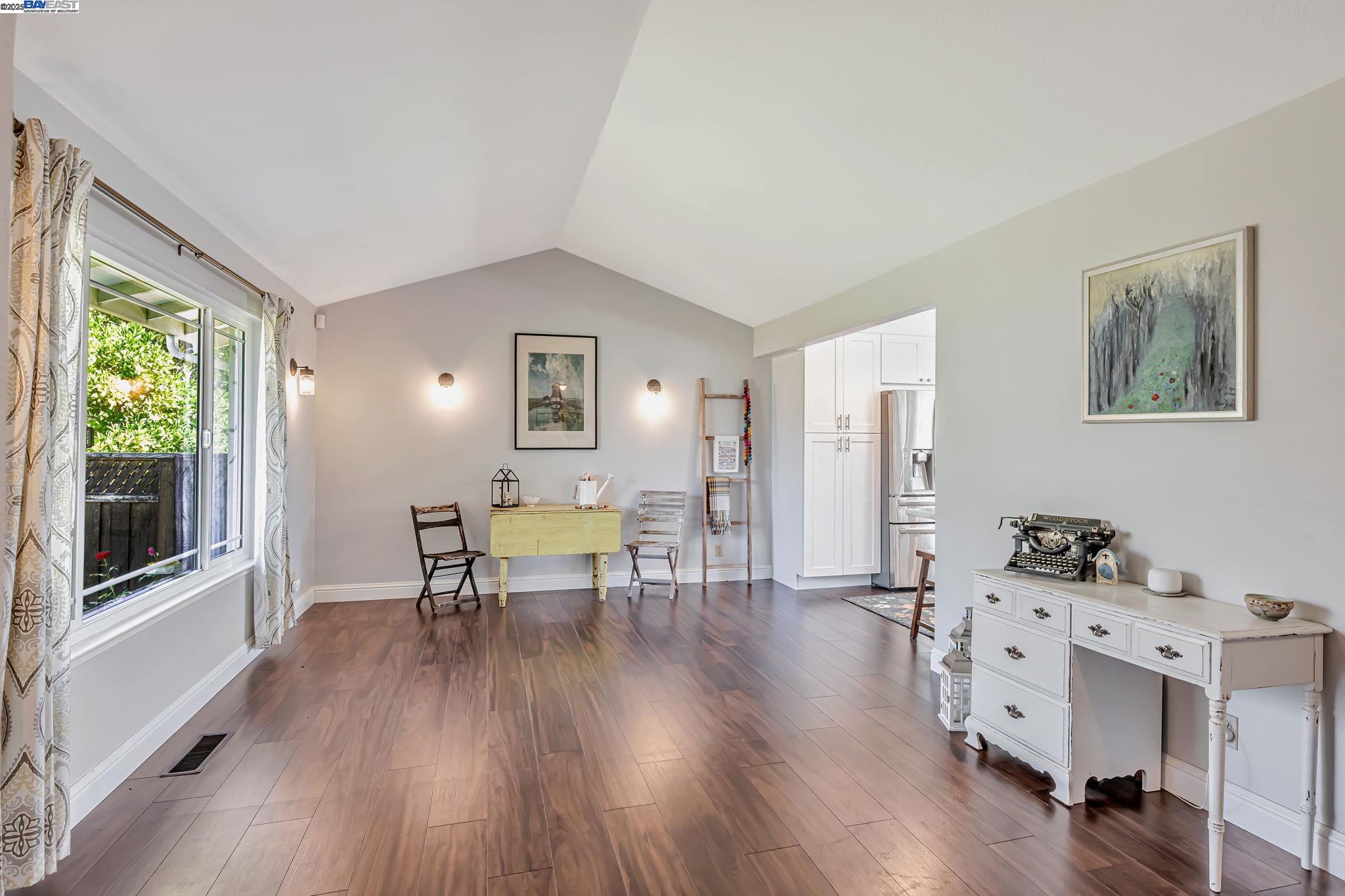 Detail Gallery Image 4 of 27 For 7765 Dublin Green Ct, Dublin,  CA 94568 - 4 Beds | 2/1 Baths