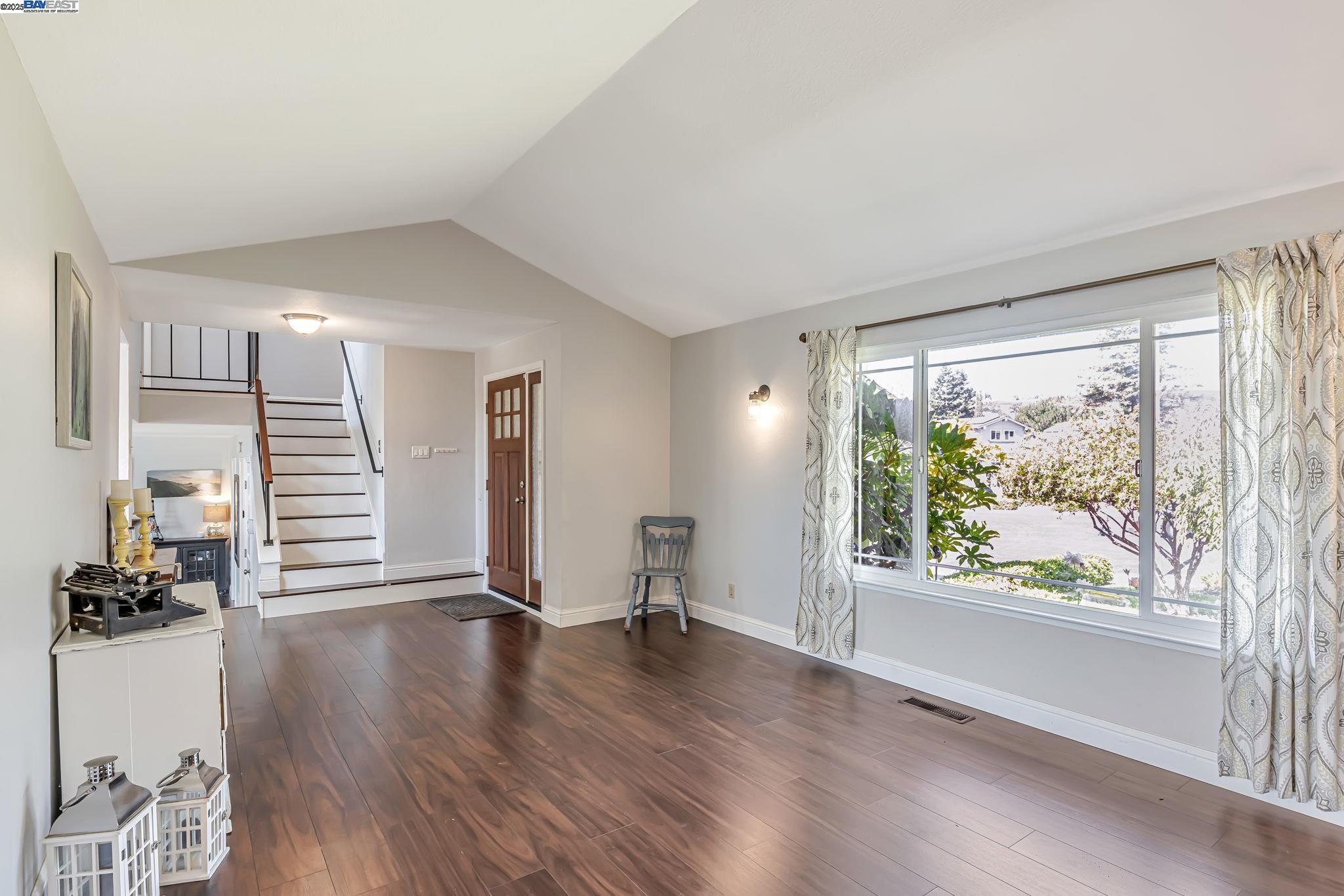 Detail Gallery Image 5 of 27 For 7765 Dublin Green Ct, Dublin,  CA 94568 - 4 Beds | 2/1 Baths