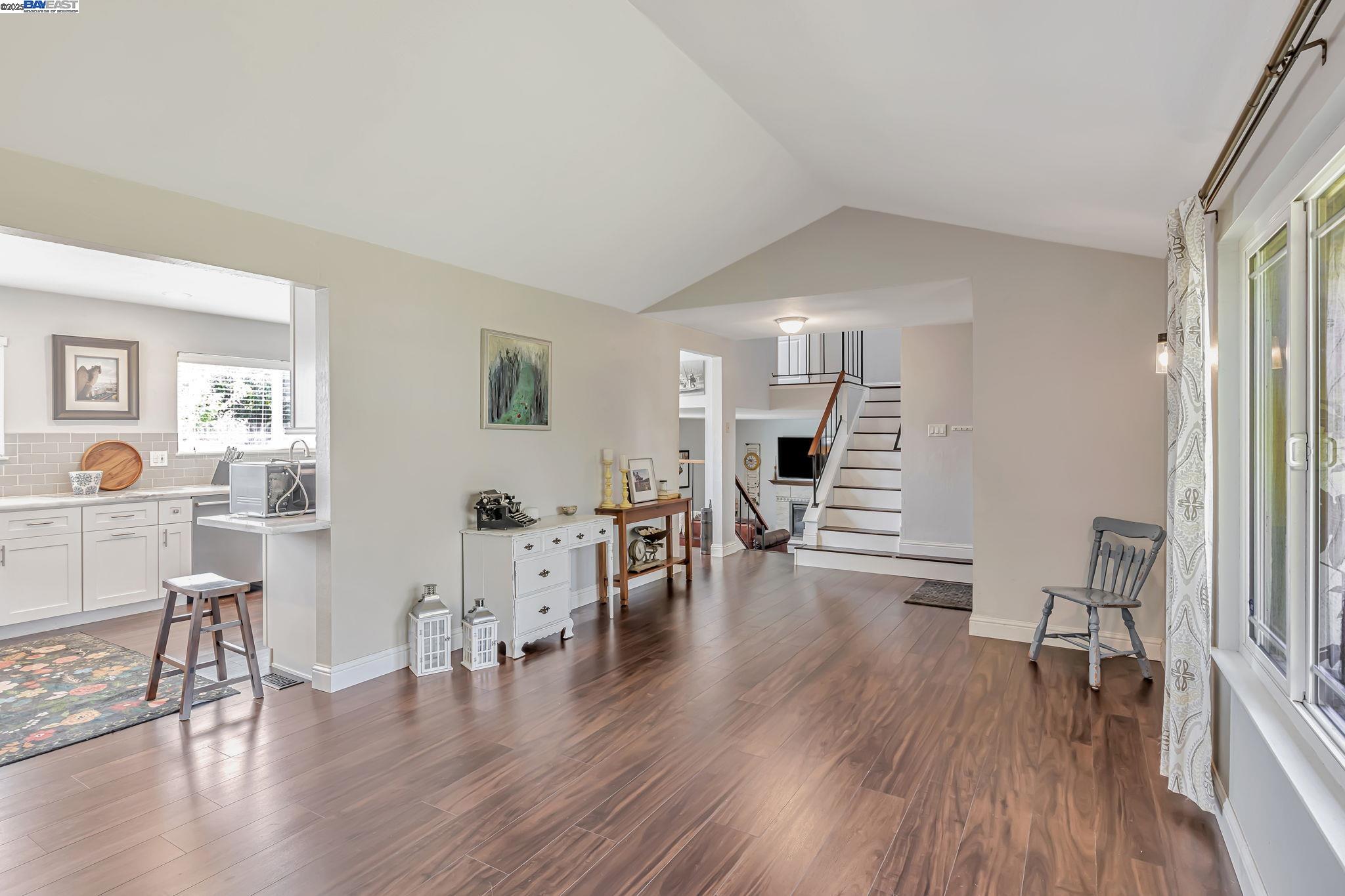 Detail Gallery Image 6 of 27 For 7765 Dublin Green Ct, Dublin,  CA 94568 - 4 Beds | 2/1 Baths