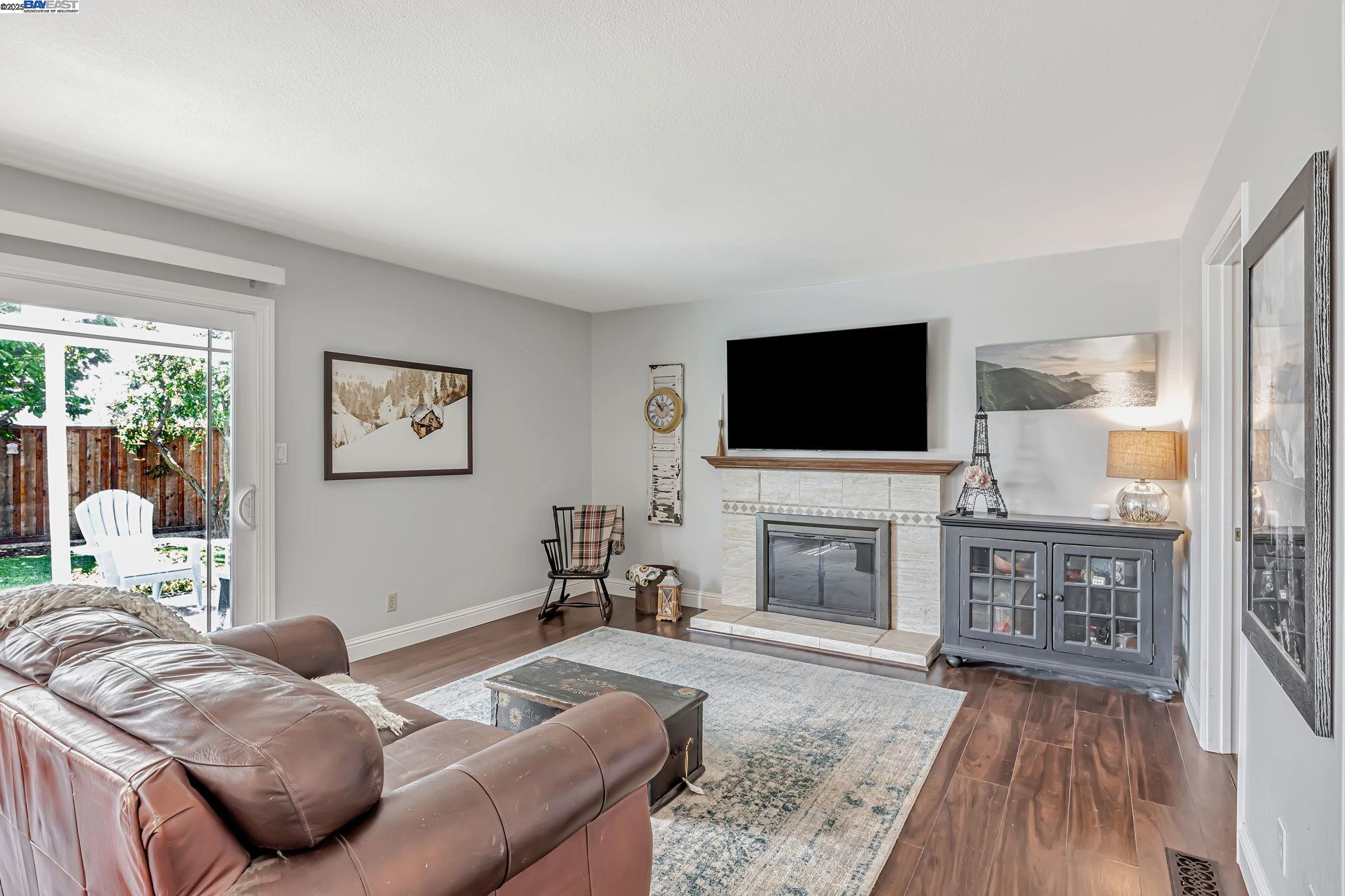 Detail Gallery Image 7 of 27 For 7765 Dublin Green Ct, Dublin,  CA 94568 - 4 Beds | 2/1 Baths