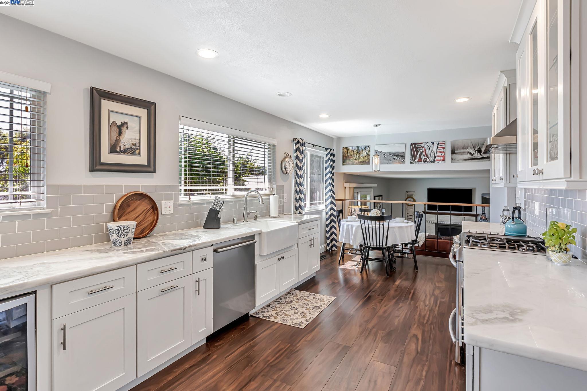 Detail Gallery Image 9 of 27 For 7765 Dublin Green Ct, Dublin,  CA 94568 - 4 Beds | 2/1 Baths