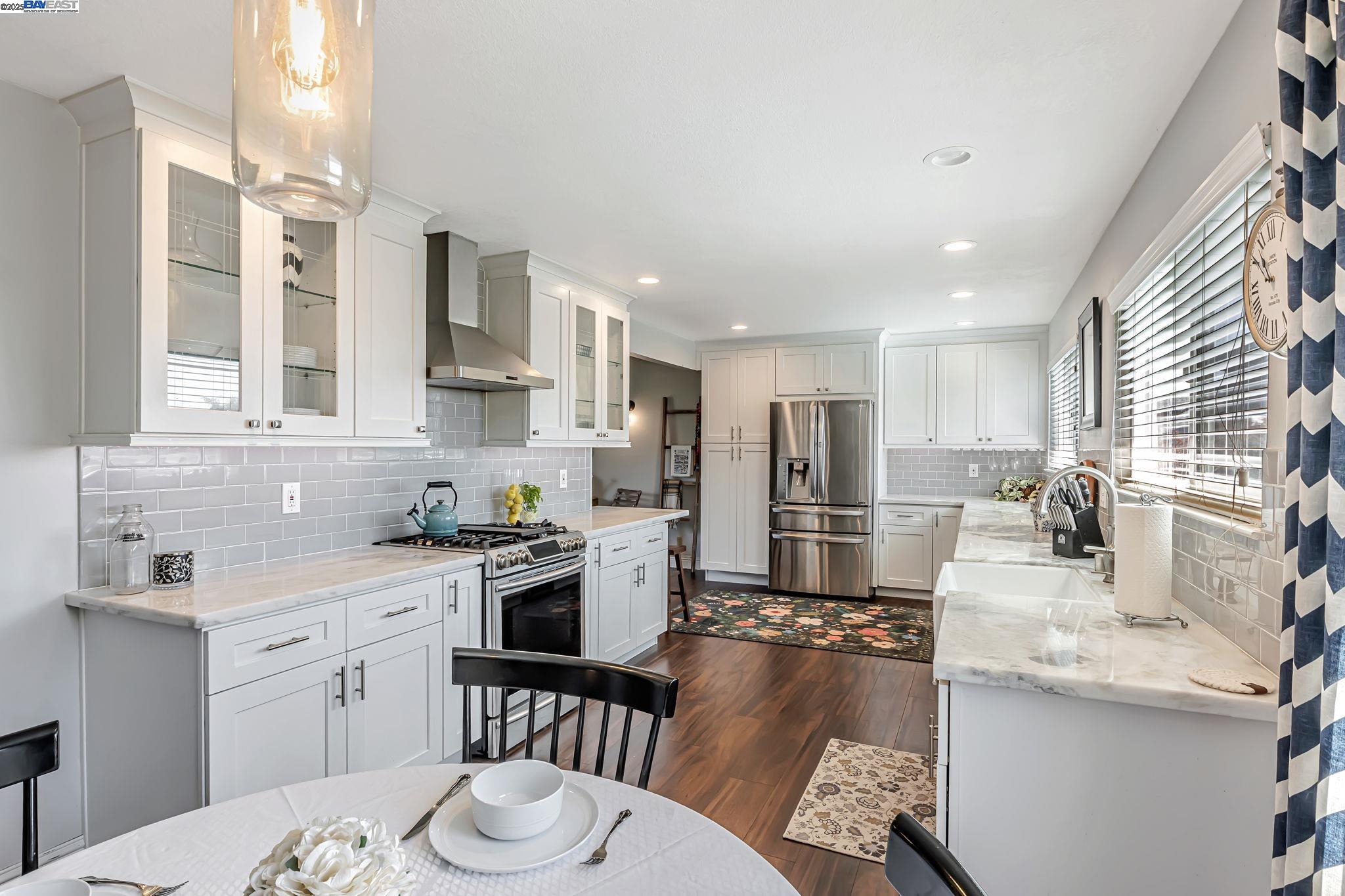 Detail Gallery Image 10 of 27 For 7765 Dublin Green Ct, Dublin,  CA 94568 - 4 Beds | 2/1 Baths