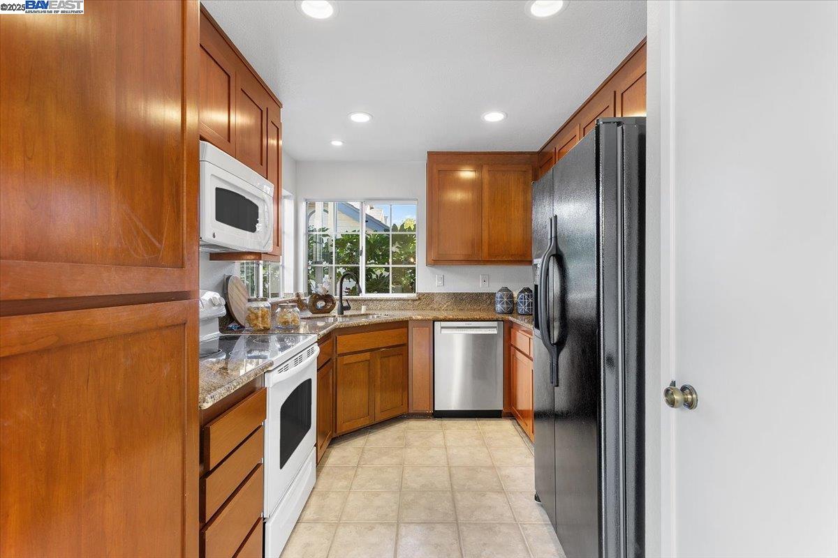 Detail Gallery Image 8 of 43 For 6477 Potrero Drive, Newark,  CA 94560 - 3 Beds | 2/1 Baths