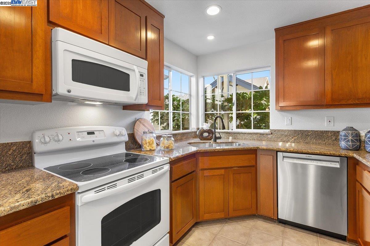 Detail Gallery Image 9 of 43 For 6477 Potrero Drive, Newark,  CA 94560 - 3 Beds | 2/1 Baths