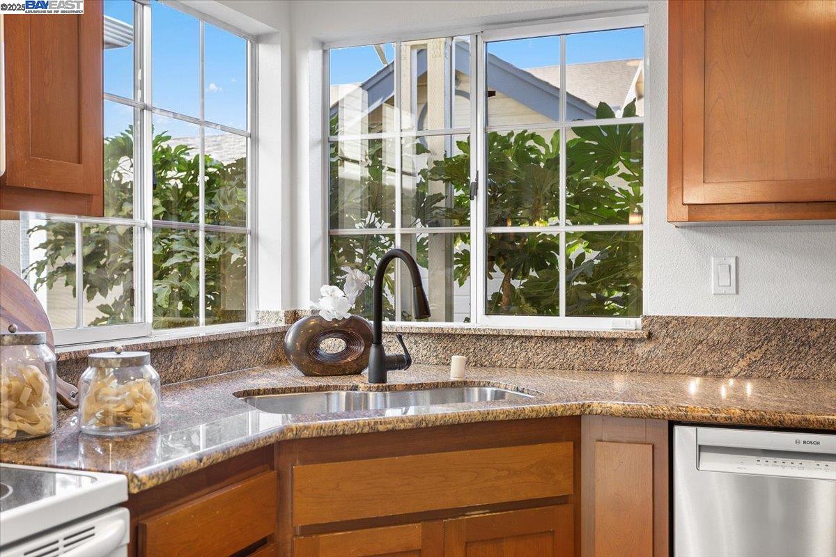 Detail Gallery Image 10 of 43 For 6477 Potrero Drive, Newark,  CA 94560 - 3 Beds | 2/1 Baths