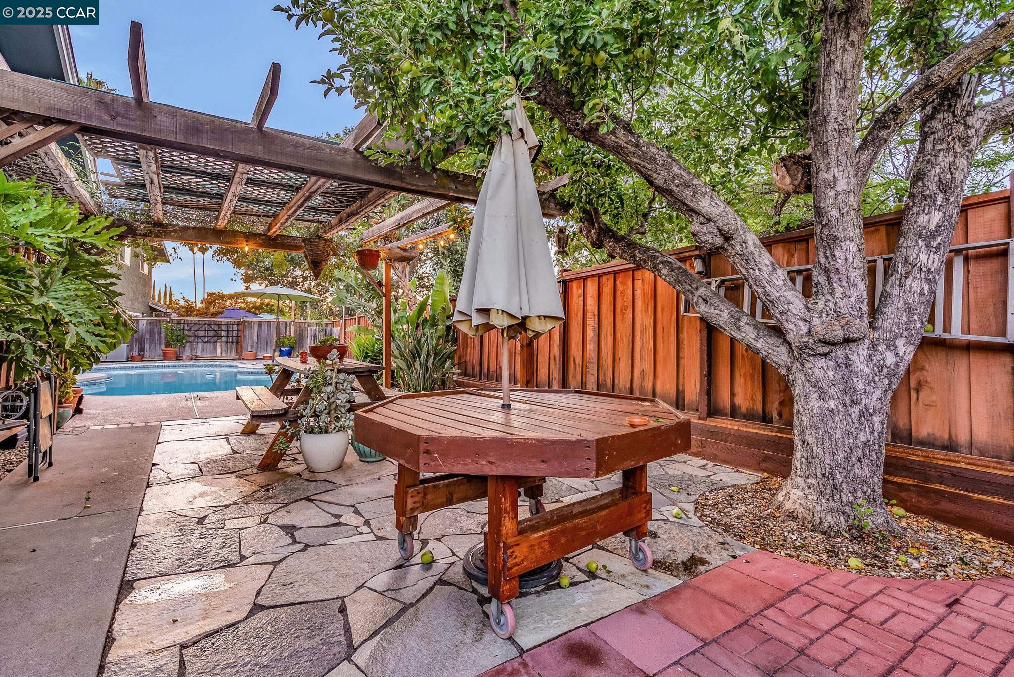 Detail Gallery Image 14 of 17 For 5465 Preston Ct, Concord,  CA 94521 - 4 Beds | 2 Baths