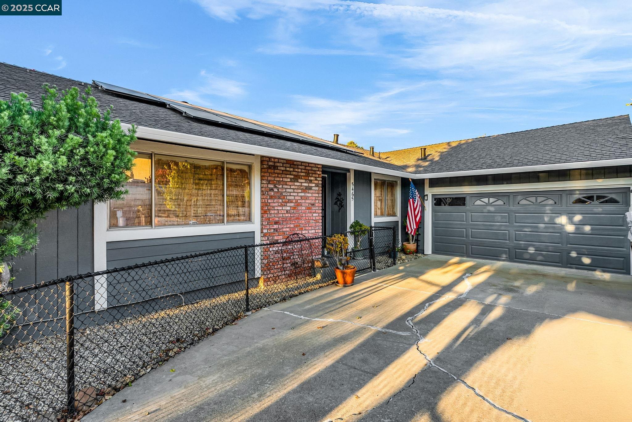 Detail Gallery Image 3 of 17 For 5465 Preston Ct, Concord,  CA 94521 - 4 Beds | 2 Baths