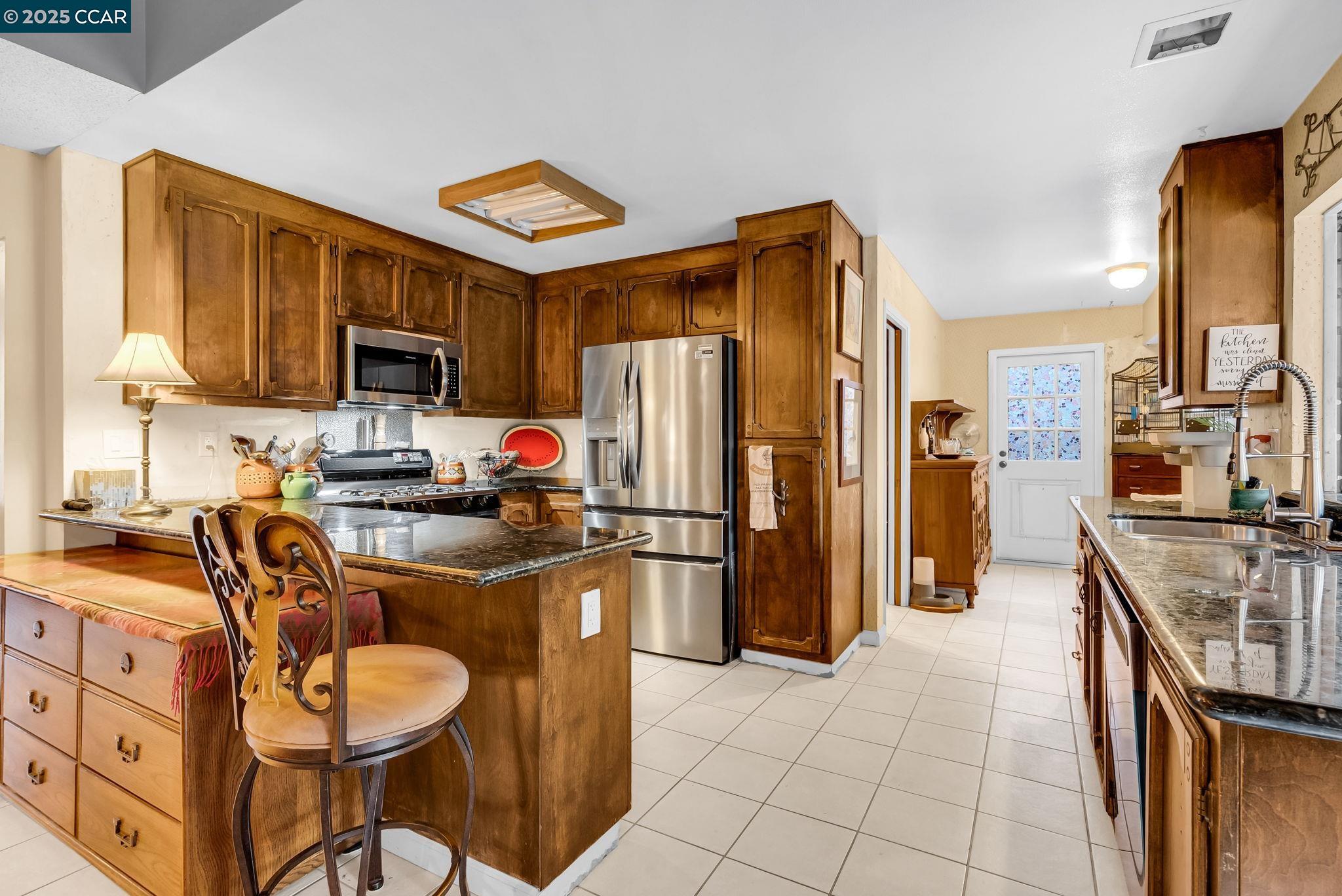Detail Gallery Image 4 of 17 For 5465 Preston Ct, Concord,  CA 94521 - 4 Beds | 2 Baths
