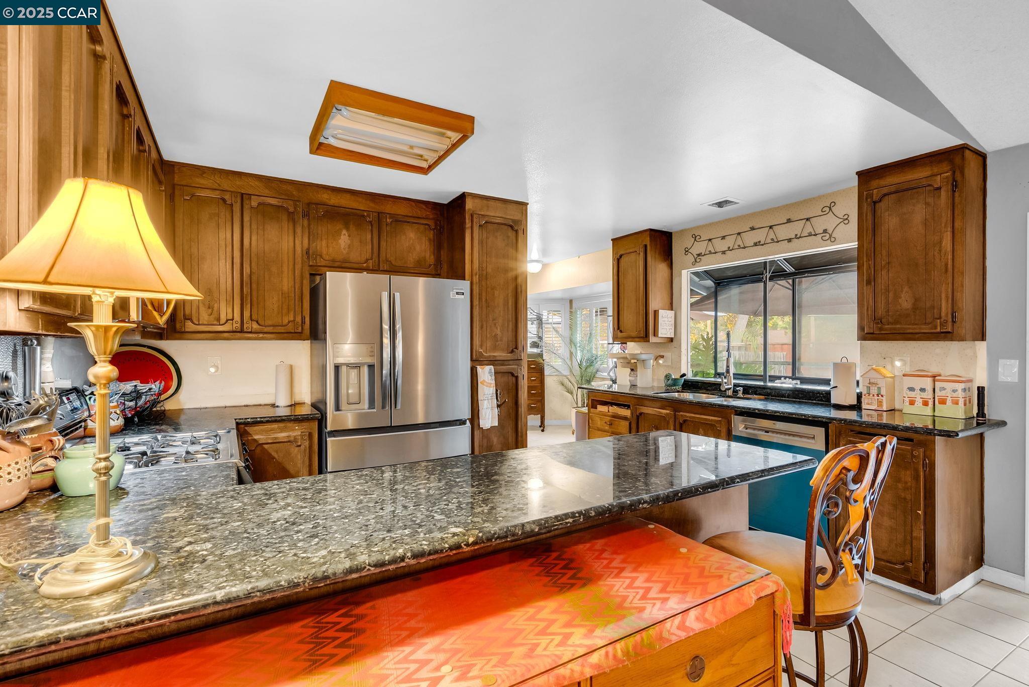 Detail Gallery Image 5 of 17 For 5465 Preston Ct, Concord,  CA 94521 - 4 Beds | 2 Baths