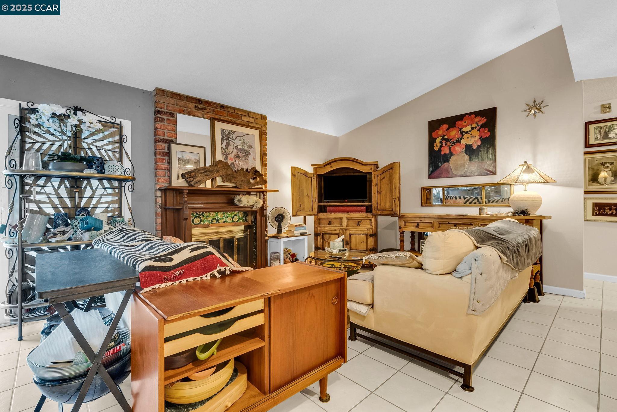 Detail Gallery Image 8 of 17 For 5465 Preston Ct, Concord,  CA 94521 - 4 Beds | 2 Baths