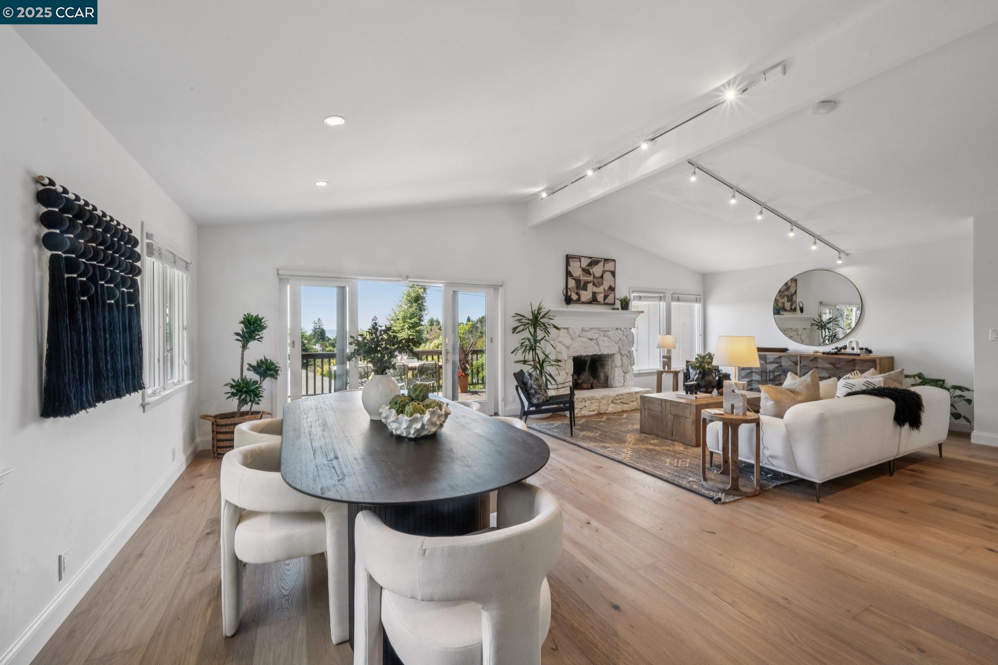 Detail Gallery Image 14 of 53 For 58 Buckeye Ave, Oakland,  CA 94618 - 4 Beds | 3 Baths