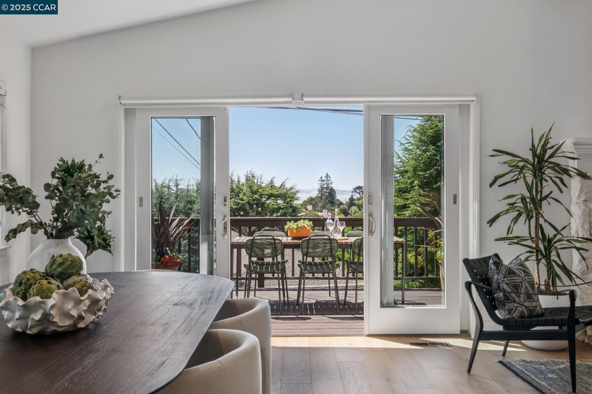 Detail Gallery Image 18 of 53 For 58 Buckeye Ave, Oakland,  CA 94618 - 4 Beds | 3 Baths