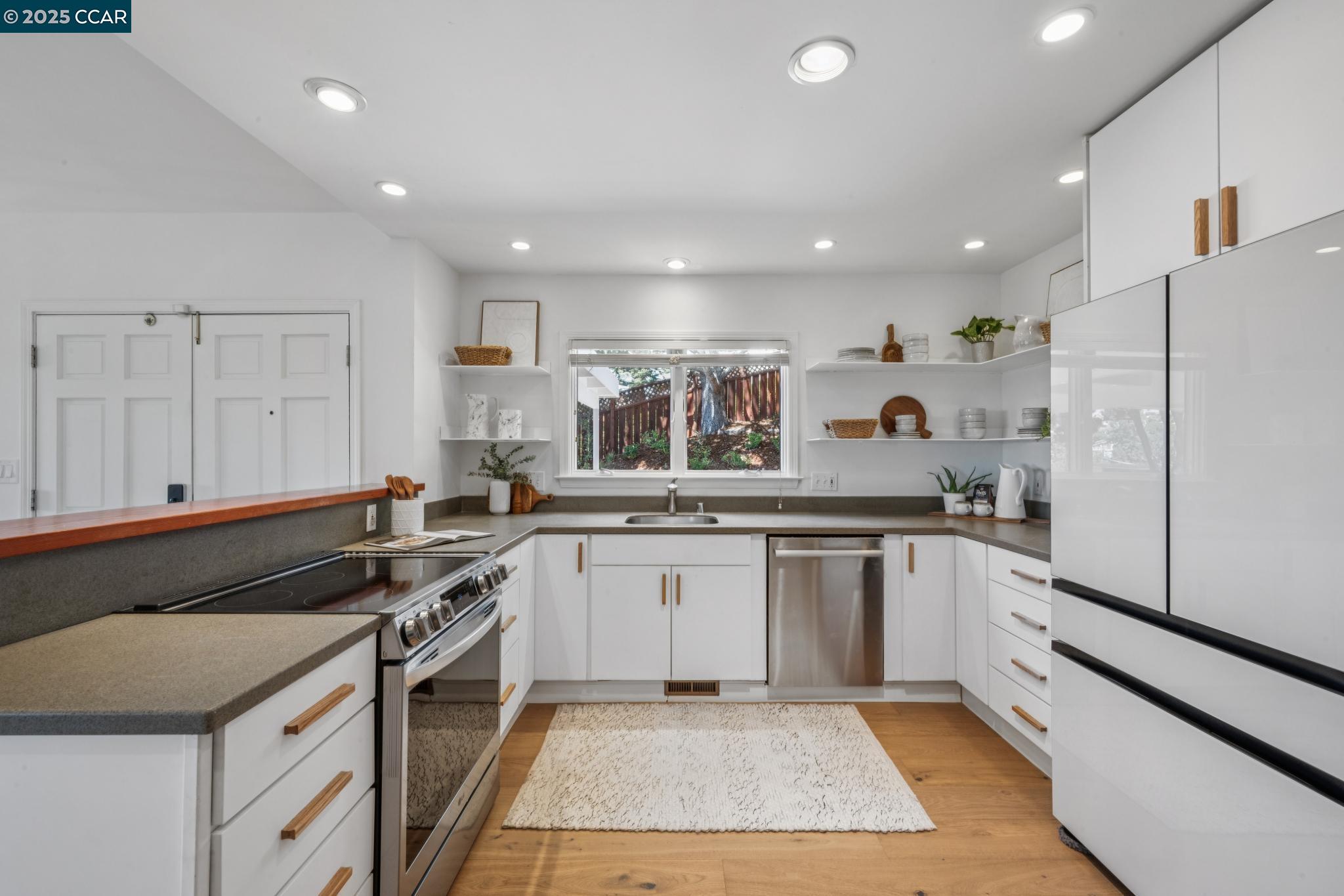 Detail Gallery Image 20 of 53 For 58 Buckeye Ave, Oakland,  CA 94618 - 4 Beds | 3 Baths