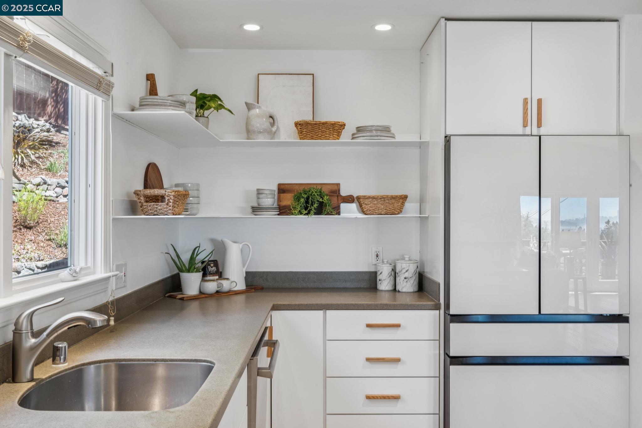 Detail Gallery Image 21 of 53 For 58 Buckeye Ave, Oakland,  CA 94618 - 4 Beds | 3 Baths